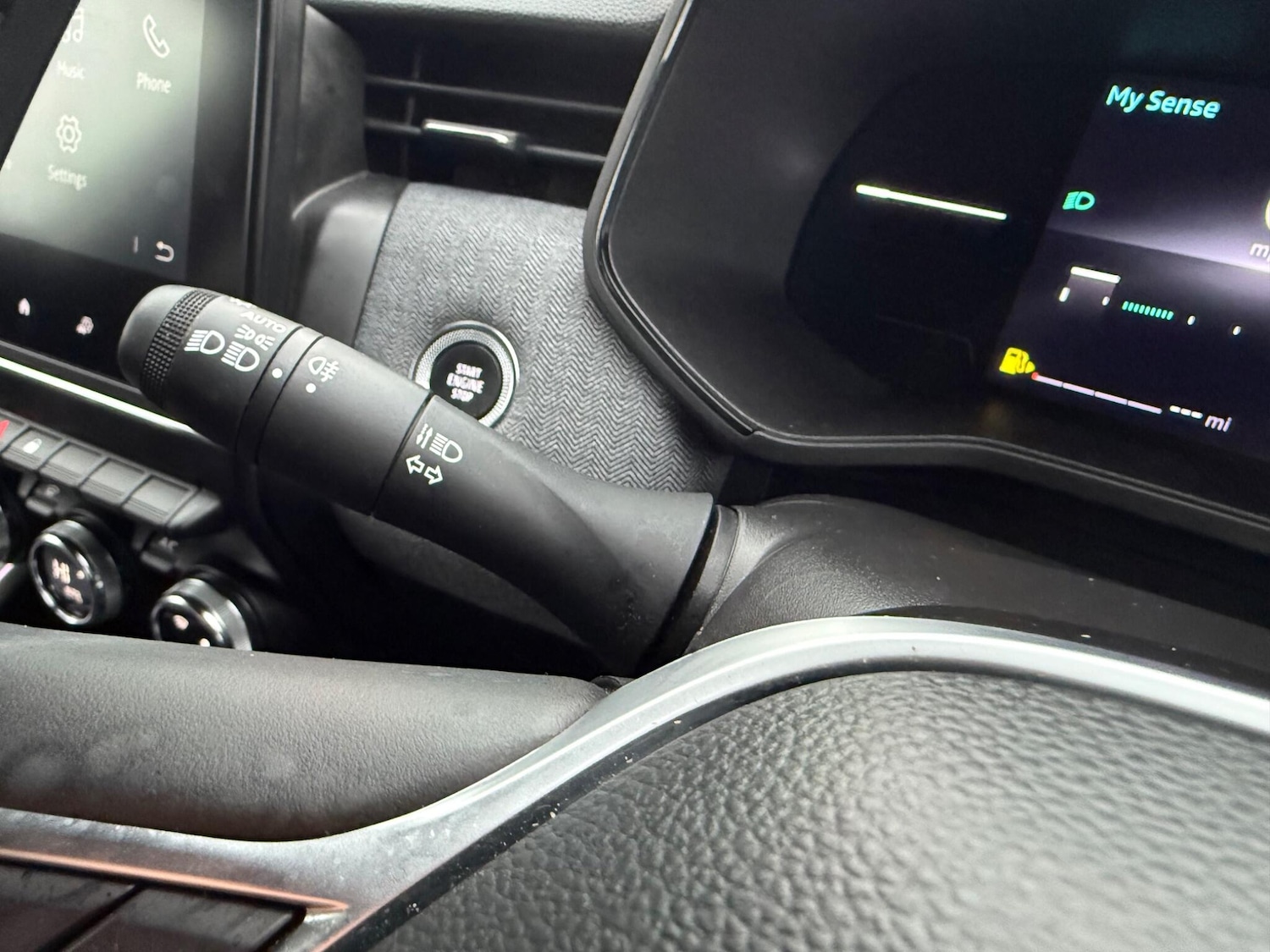 Used Renault Clio for sale - 77321063: Photo 36