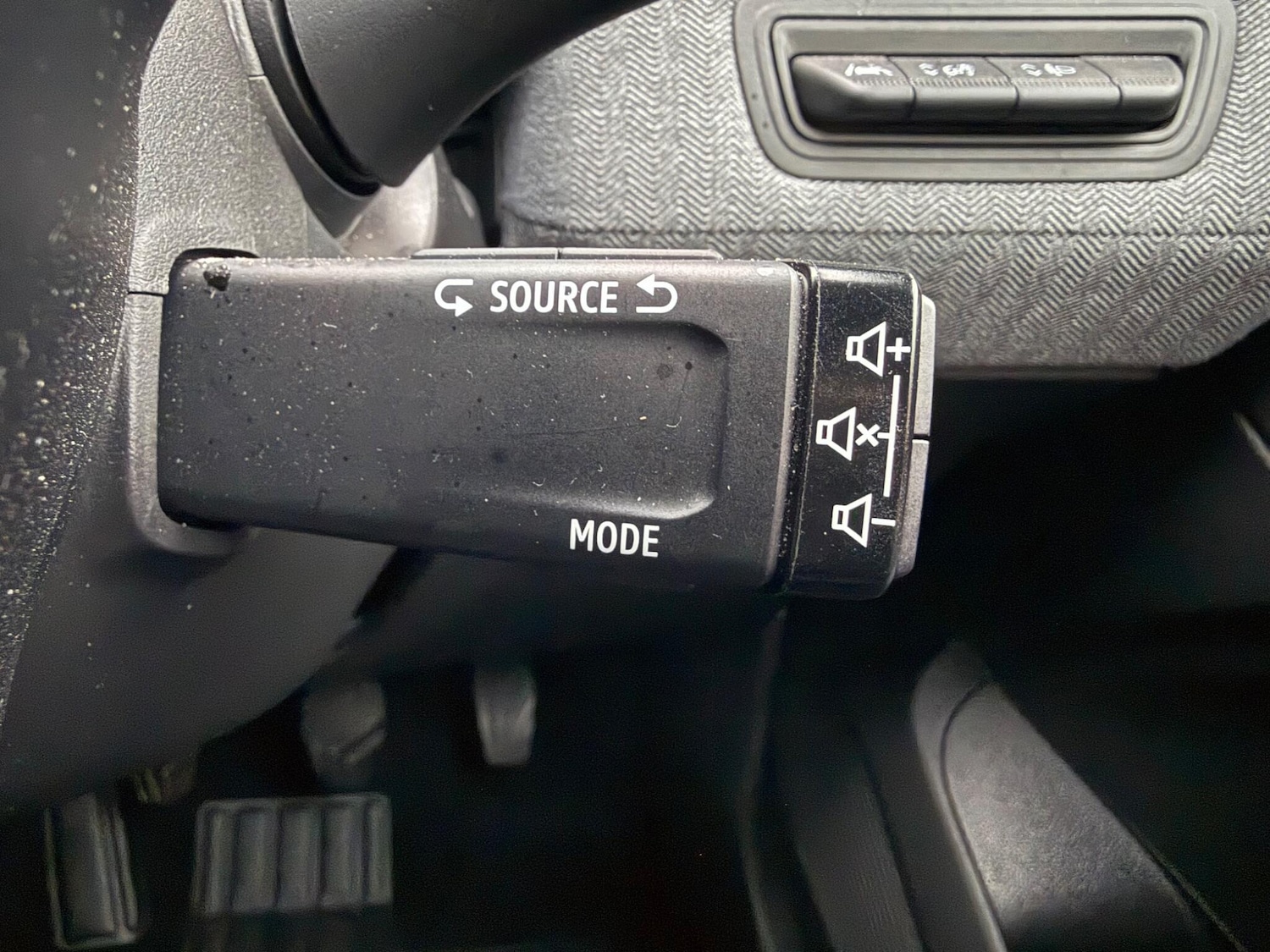 Used Renault Clio for sale - 77321063: Photo 38