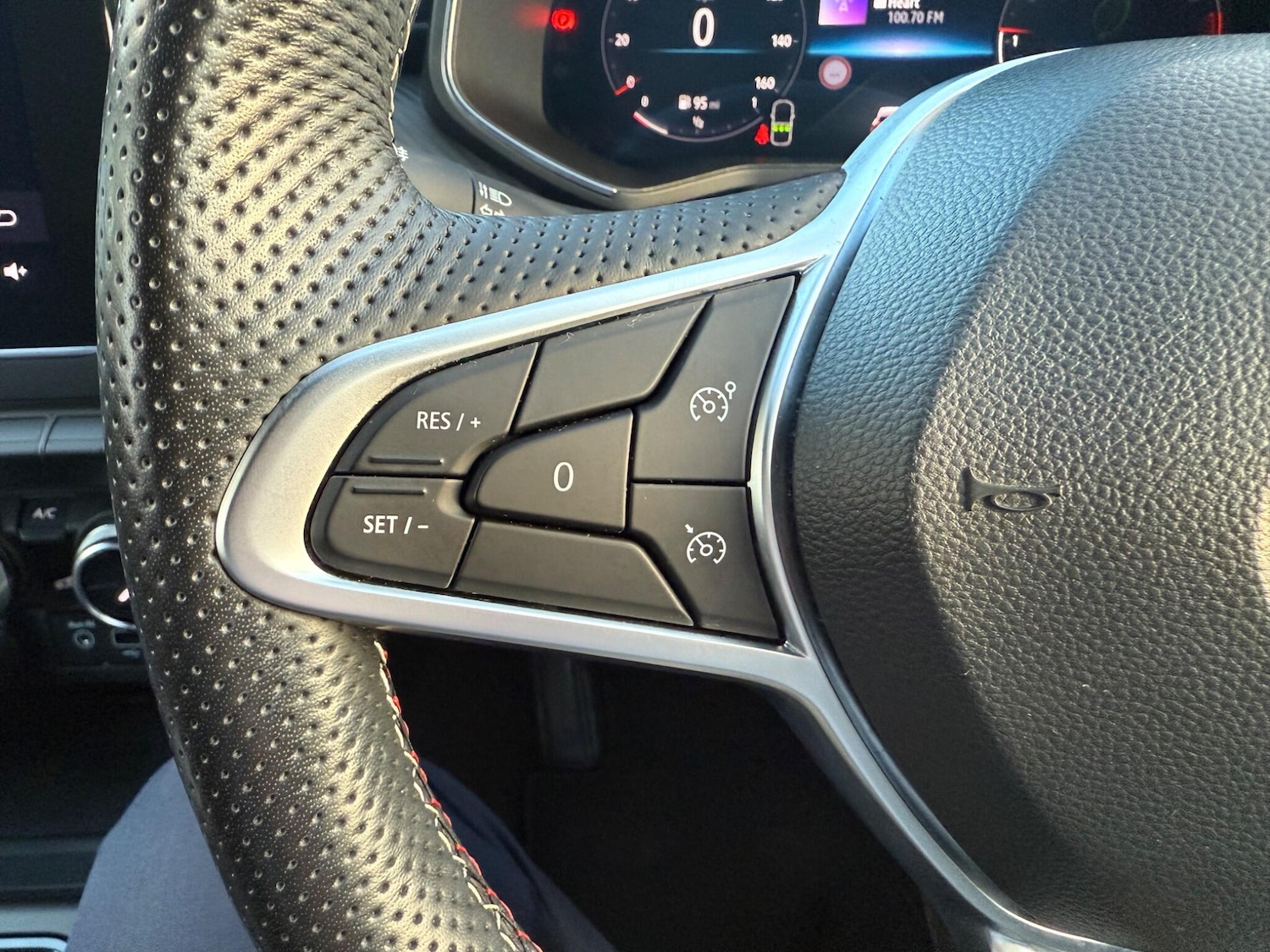 Used Renault Clio 2023 for sale - 76926537: Photo 34