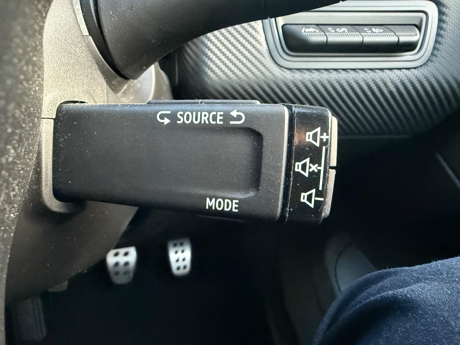 Used Renault Clio 2023 for sale - 76926537: Photo 42