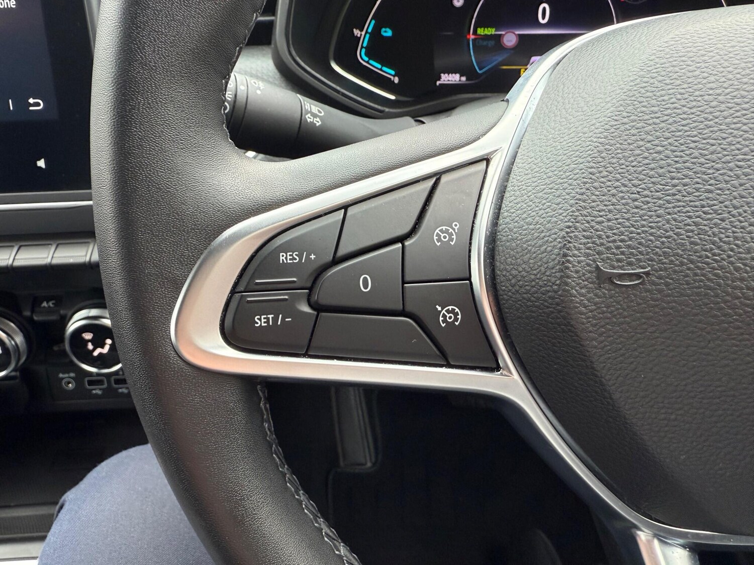 Used Renault Clio 2022 for sale - 76825123: Photo 33