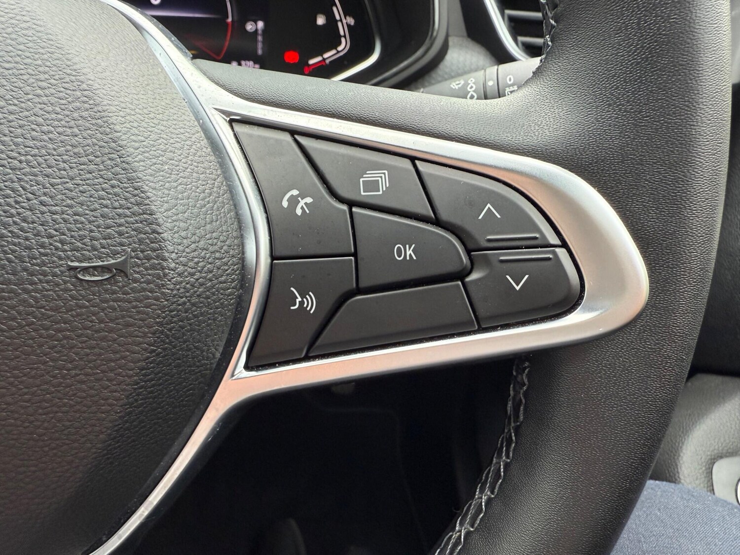 Used Renault Clio 2022 for sale - 76825123: Photo 38