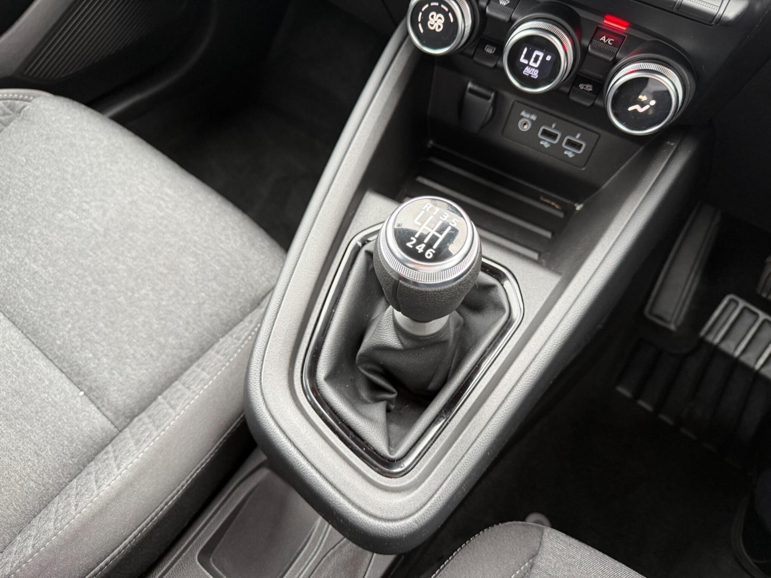 Used Renault Clio 2022 for sale - 76484438: Photo 33