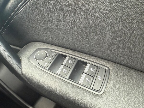 Used Renault Captur 2023 for sale - 75551811: Photo 38