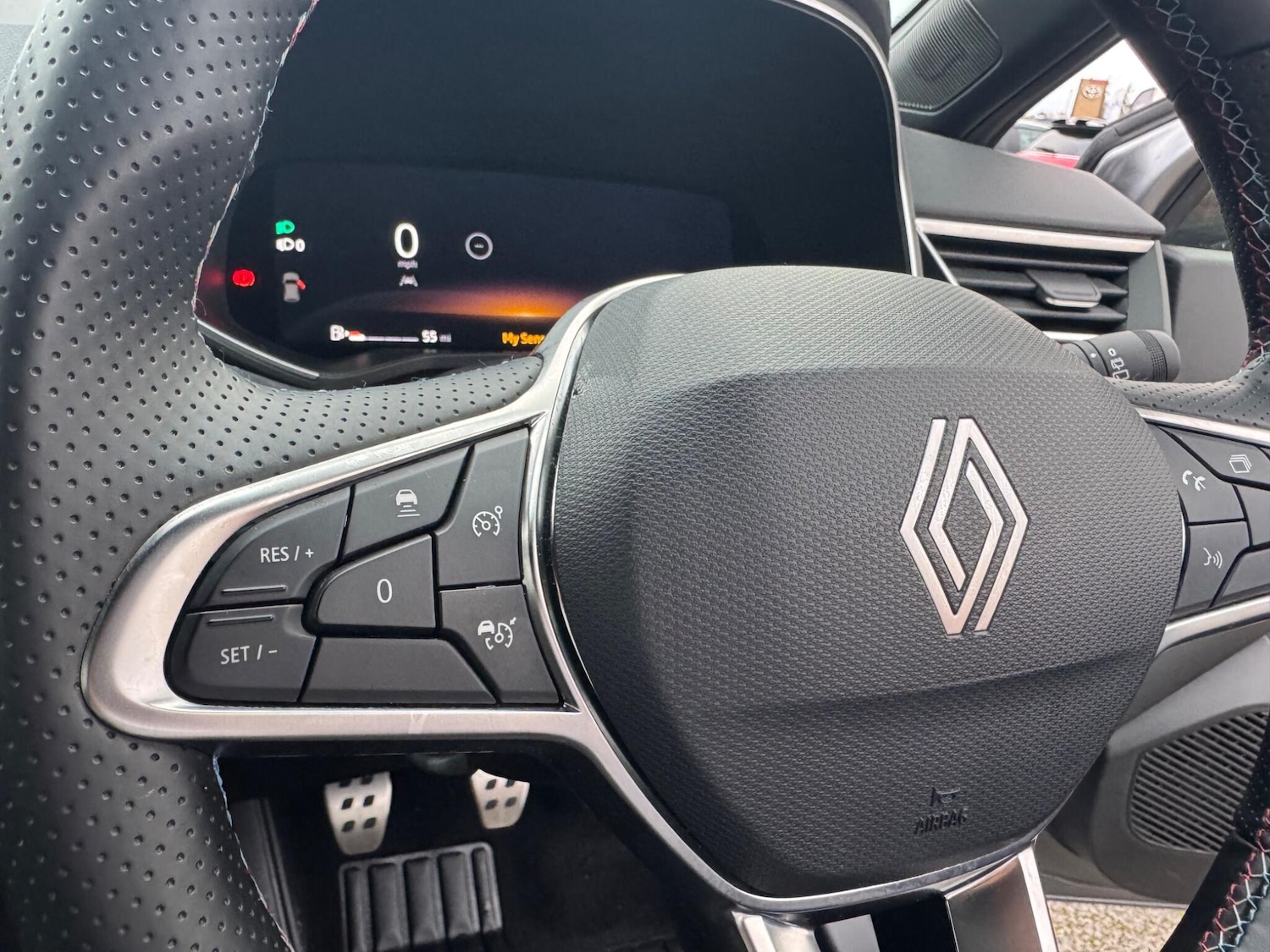 Used Renault Clio 2025 for sale - 76926941: Photo 41