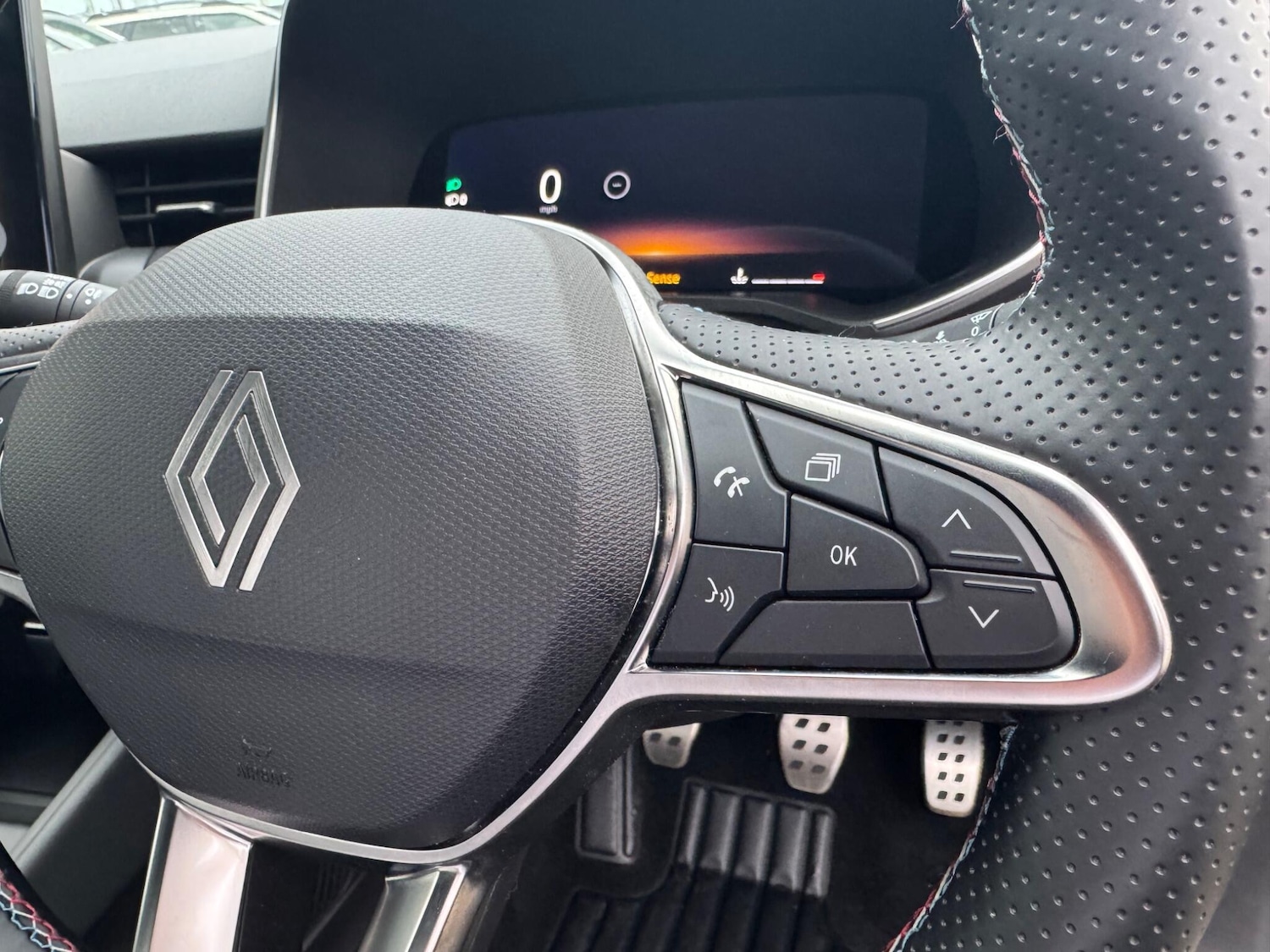 Used Renault Clio 2025 for sale - 76926941: Photo 42