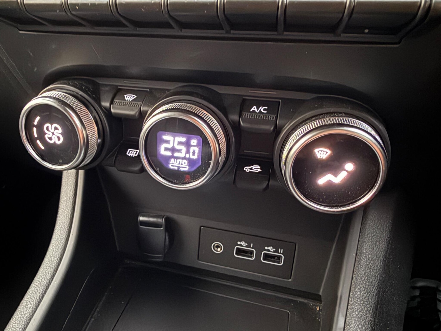 Used Renault Captur 2023 for sale - 76765439: Photo 29