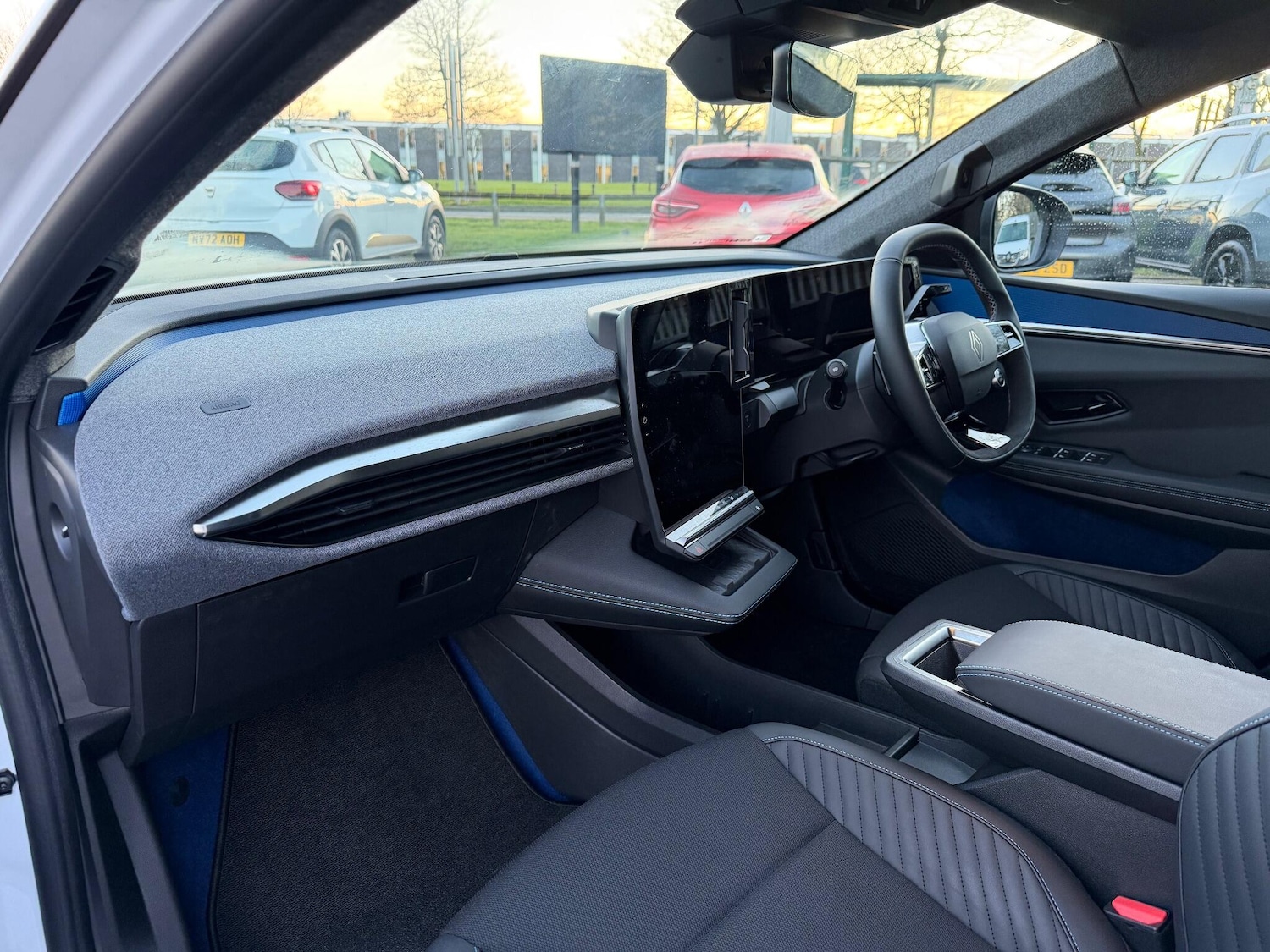 Used Renault Scenic E-Tech 2025 for sale - 77191875: Photo 2