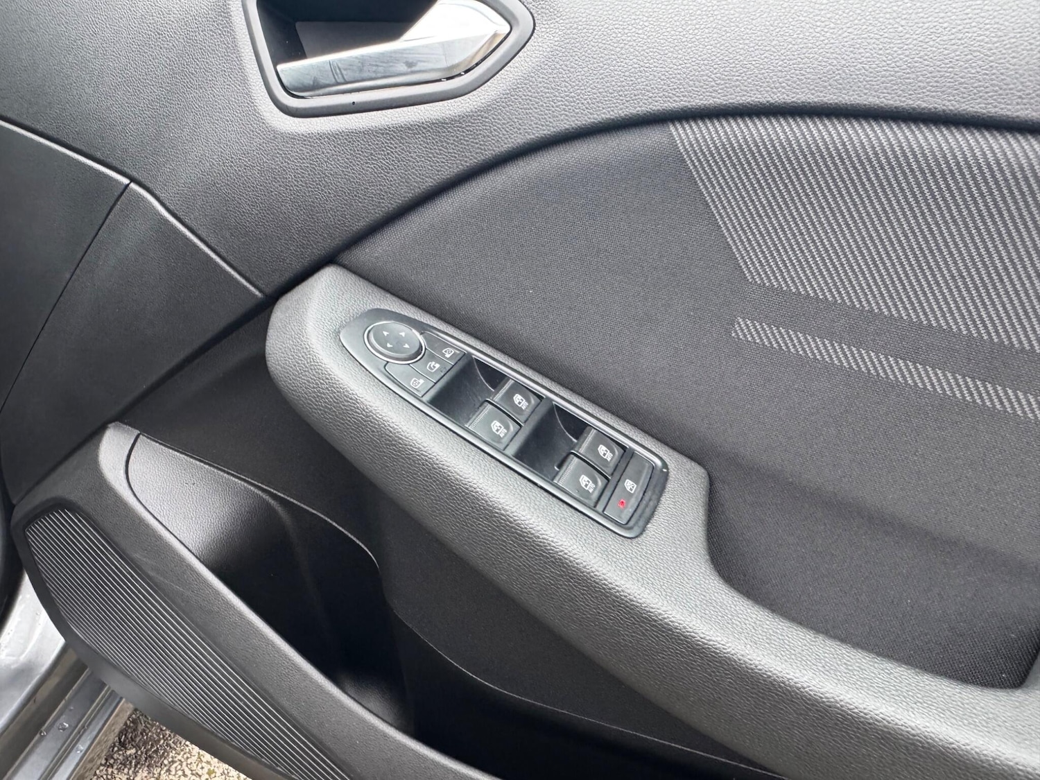 Used Renault Clio for sale - 77067044: Photo 25