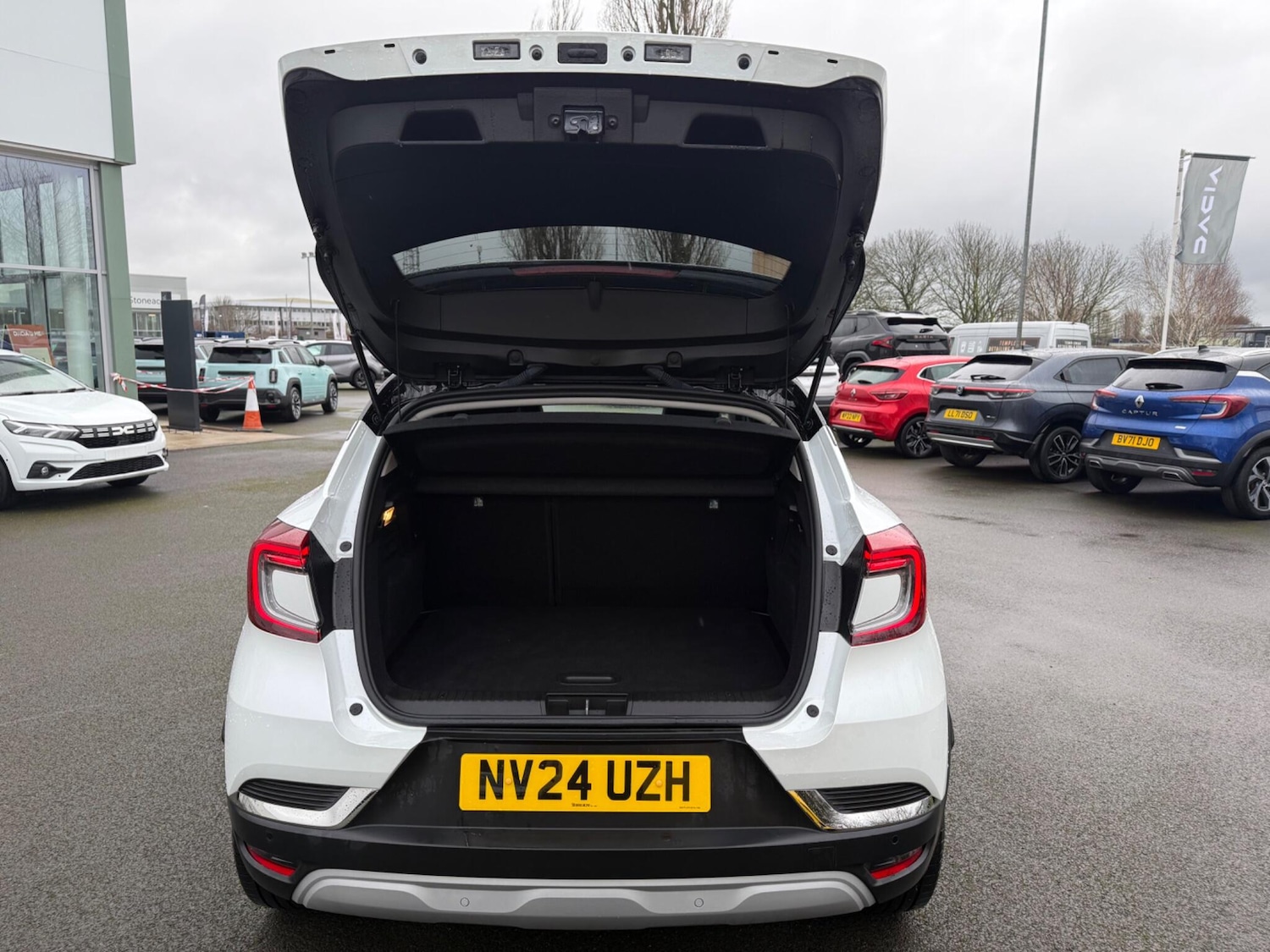 Used Renault Captur 2024 for sale - 77537255: Photo 15