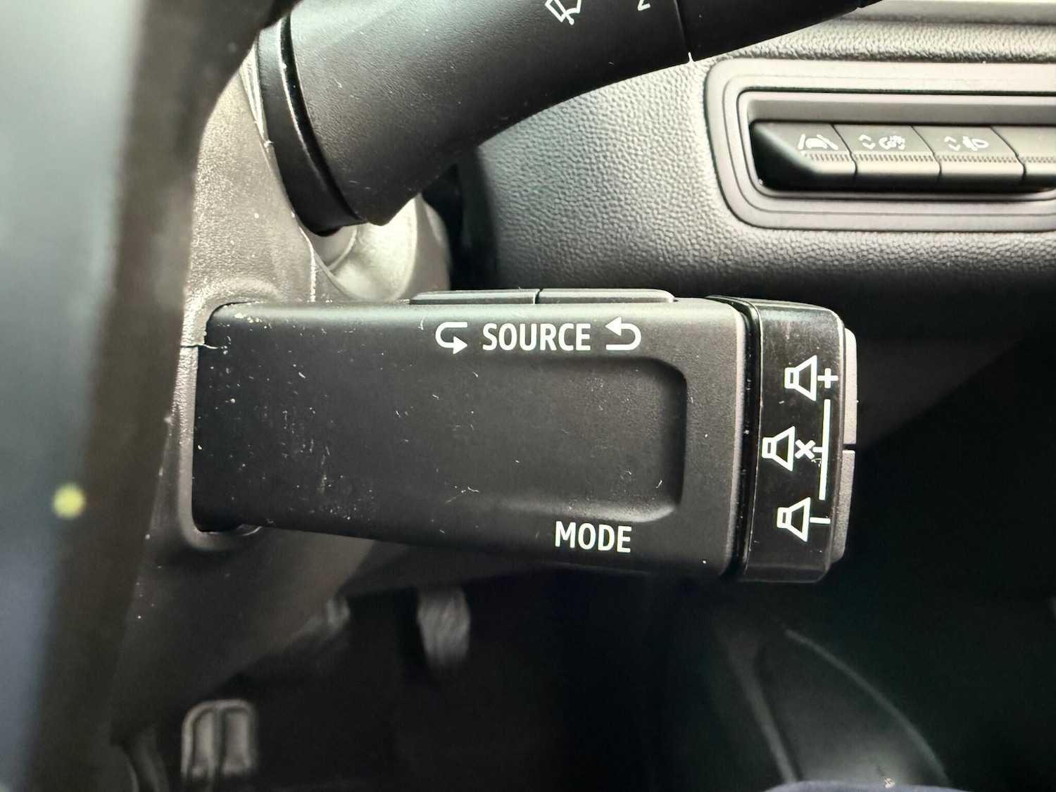 Used Renault Captur 2023 for sale - 77162945: Photo 41