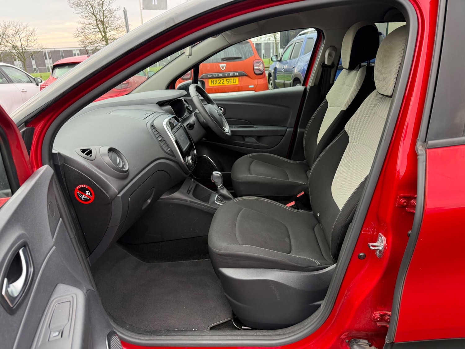 Used Renault Captur for sale - 78136125: Photo 11