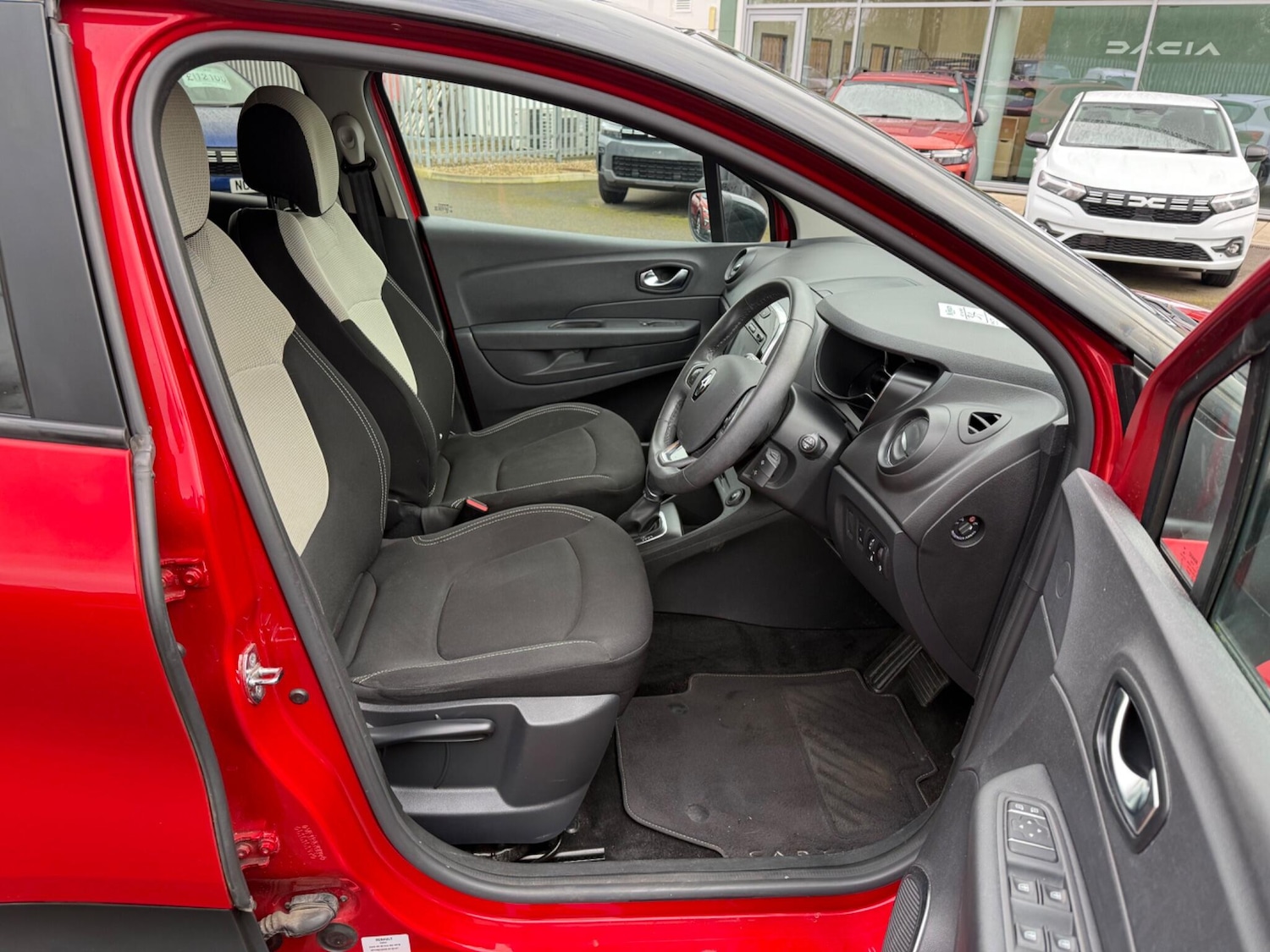 Used Renault Captur for sale - 78136125: Photo 12