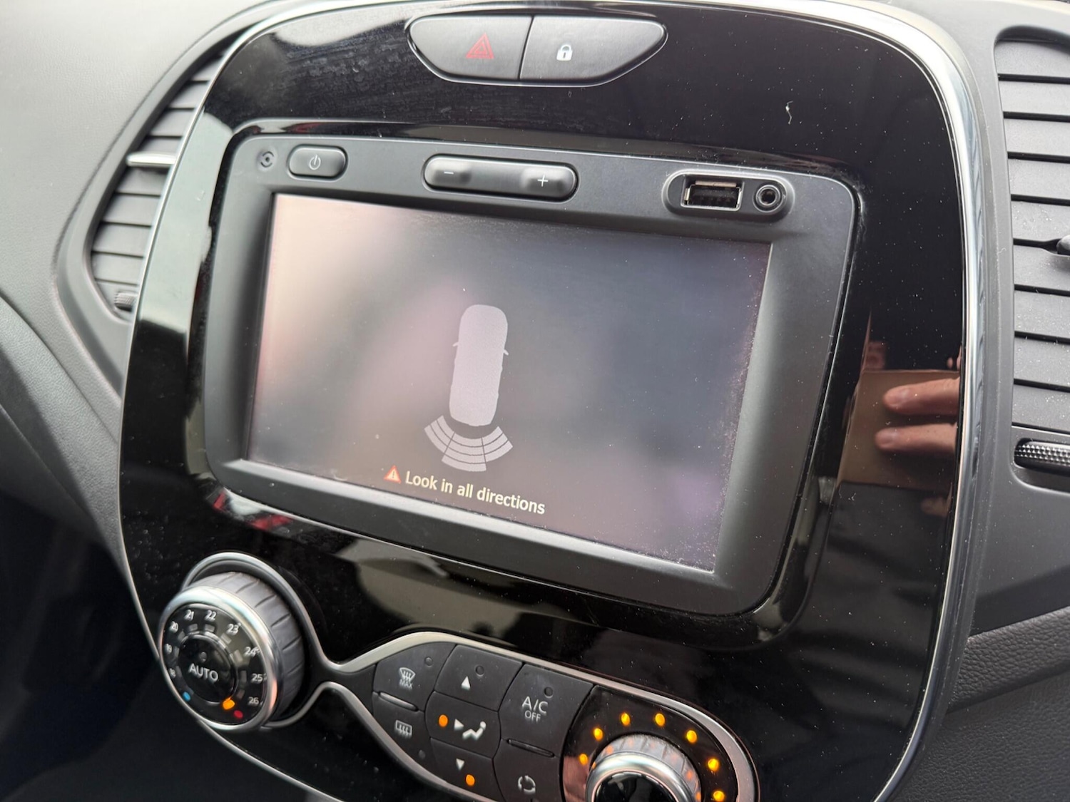 Used Renault Captur for sale - 78136125: Photo 24