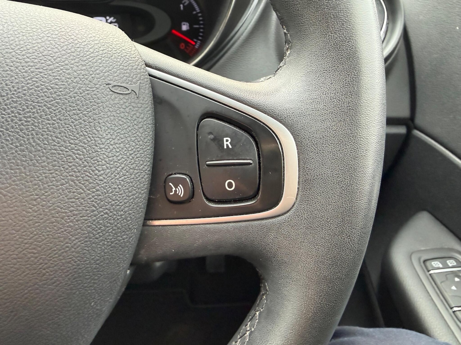 Used Renault Captur for sale - 78136125: Photo 31