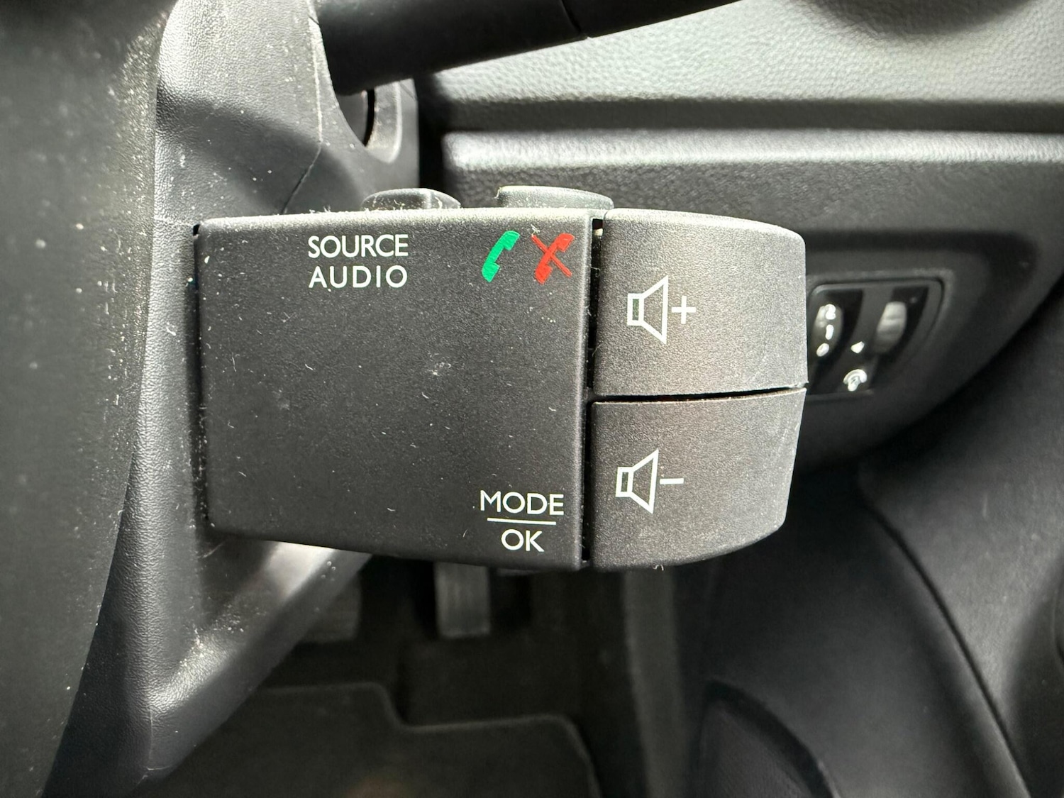 Used Renault Captur for sale - 78136125: Photo 34