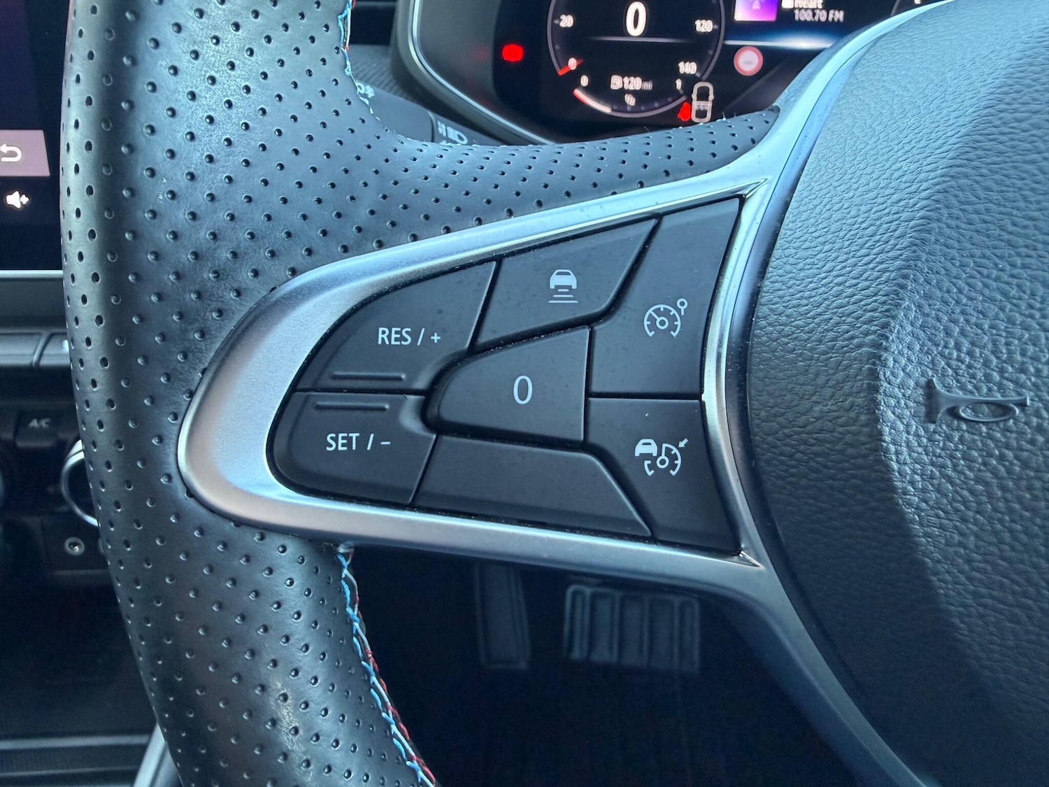 Used Renault Clio for sale - 77925209: Photo 24