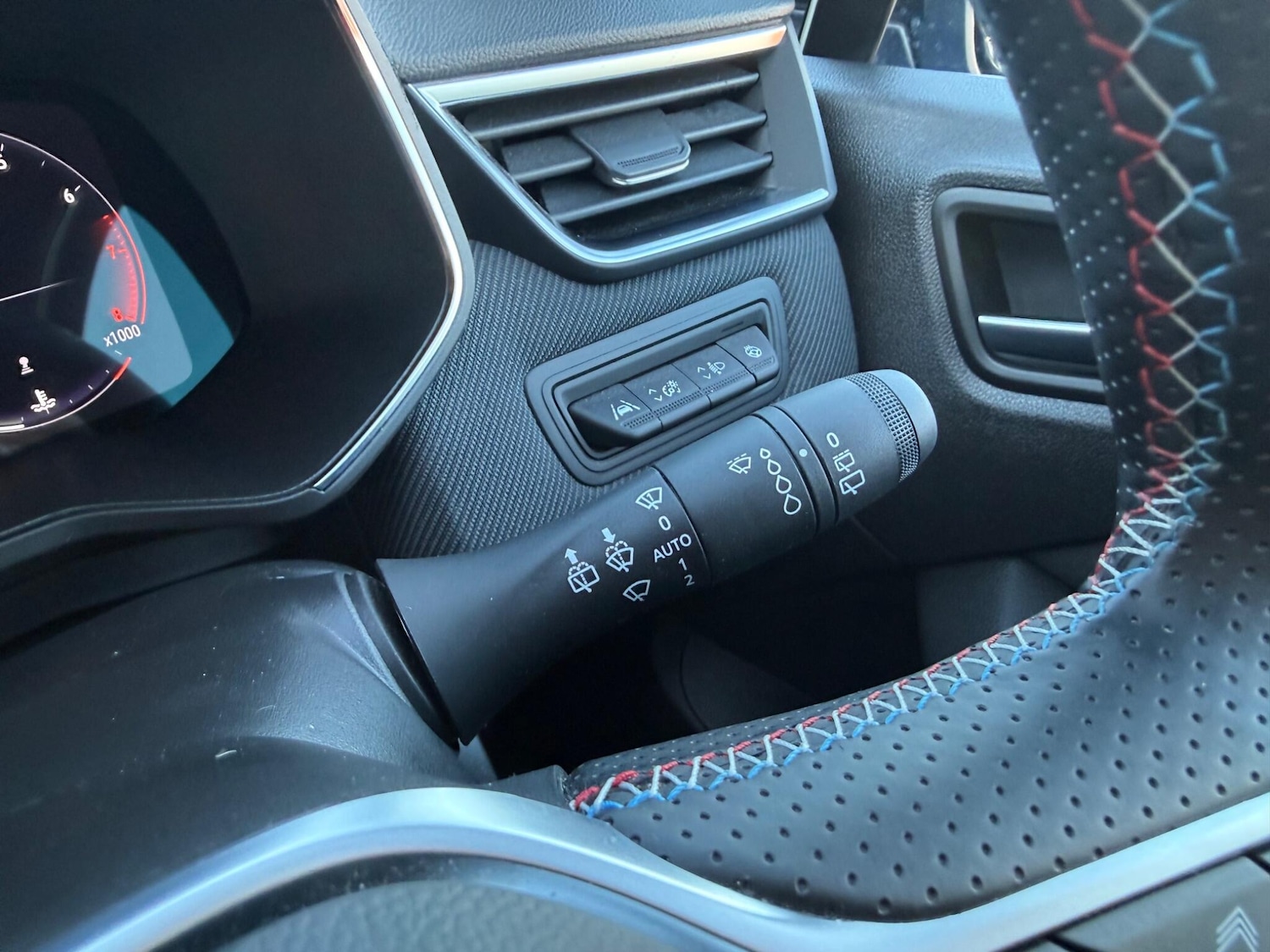 Used Renault Clio for sale - 77925209: Photo 27