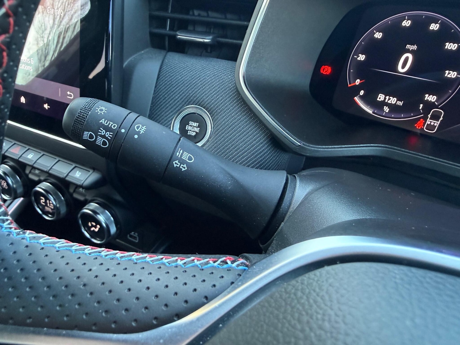 Used Renault Clio for sale - 77925209: Photo 28