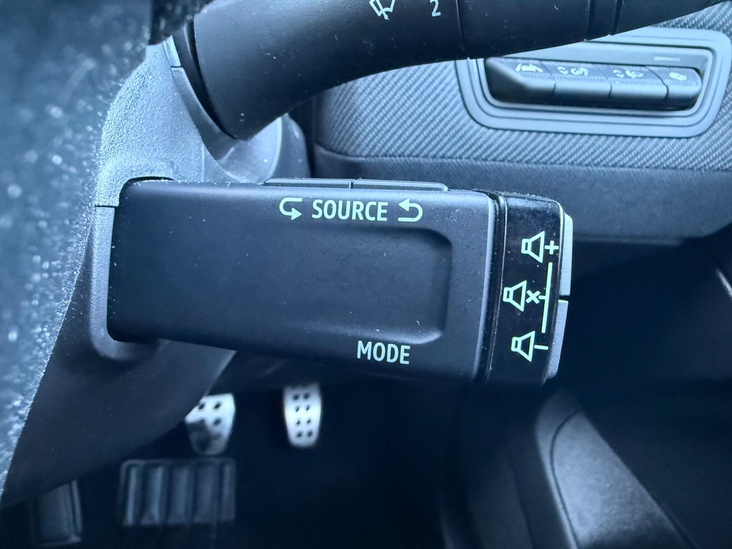 Used Renault Clio for sale - 77925209: Photo 32