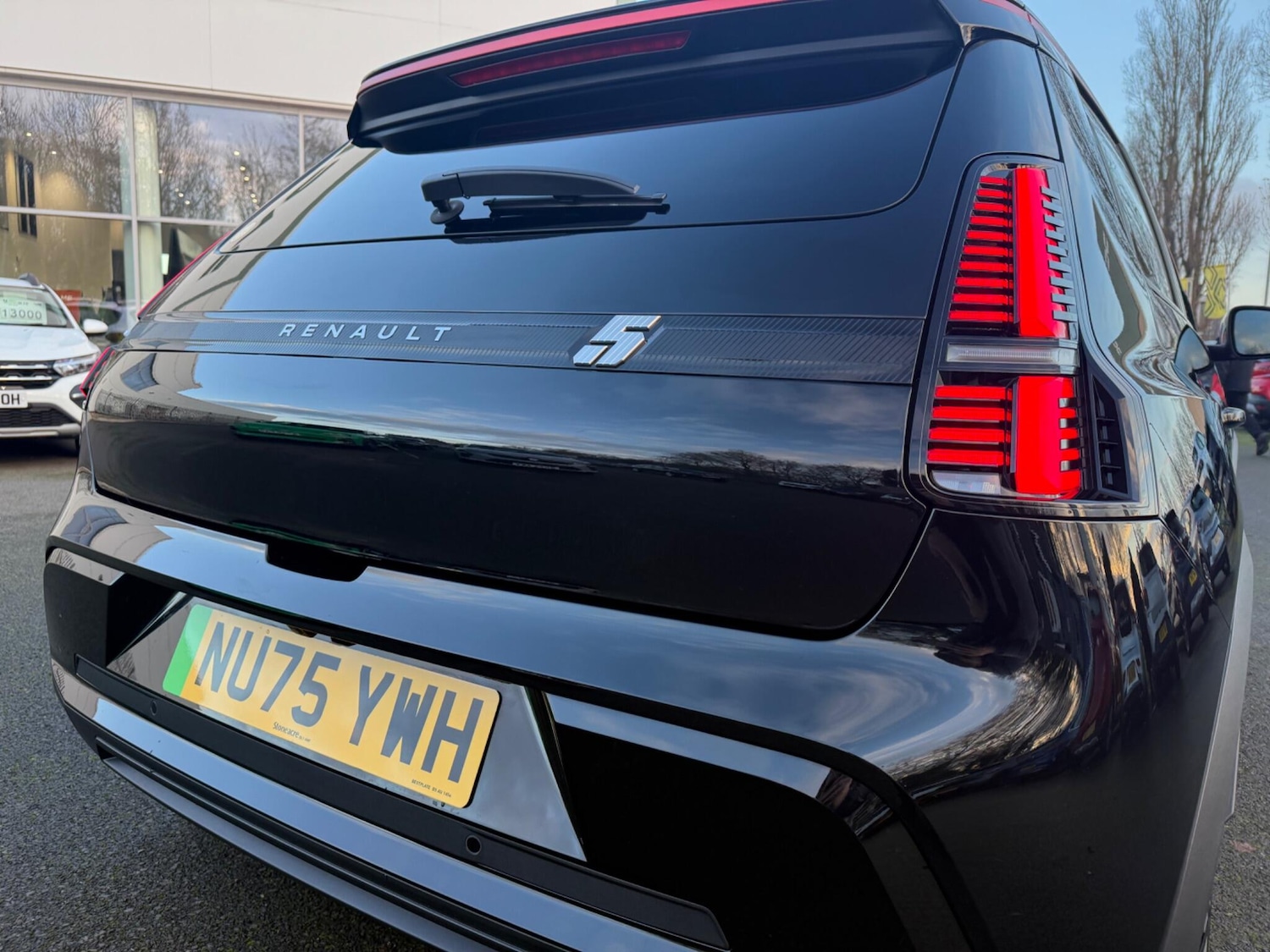 Used Renault 5 E-Tech electric 2025 for sale - 76801969: Photo 9