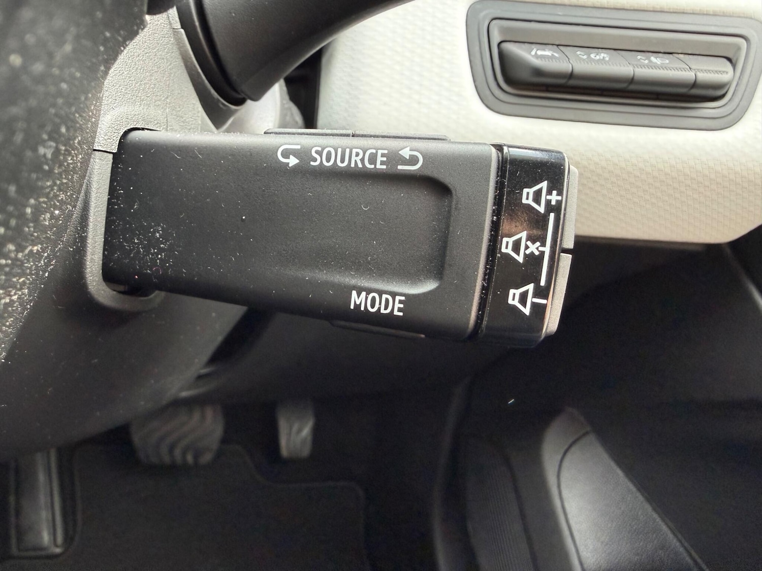 Used Renault Clio for sale - 77753833: Photo 32