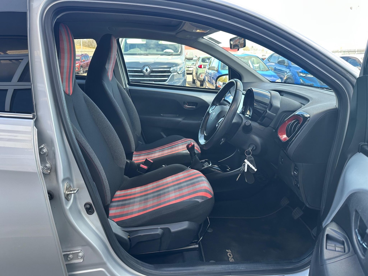 Used Peugeot 108 for sale - 78135958: Photo 14