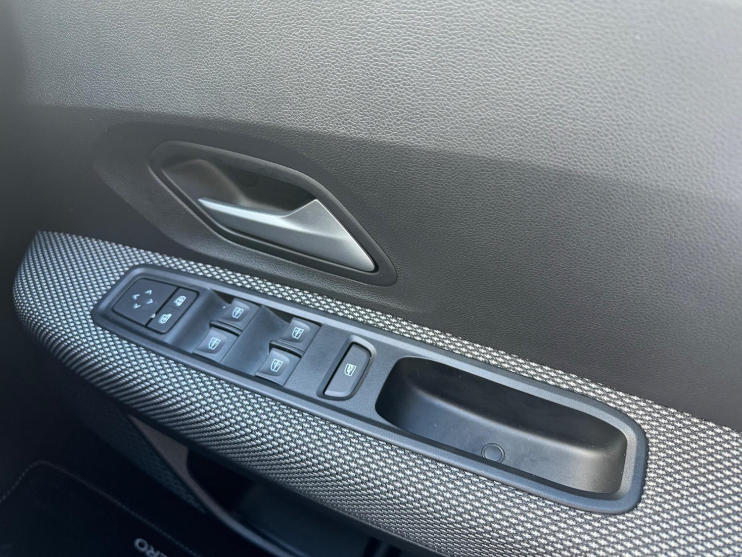 Used Dacia Sandero 2025 for sale - 76201311: Photo 40