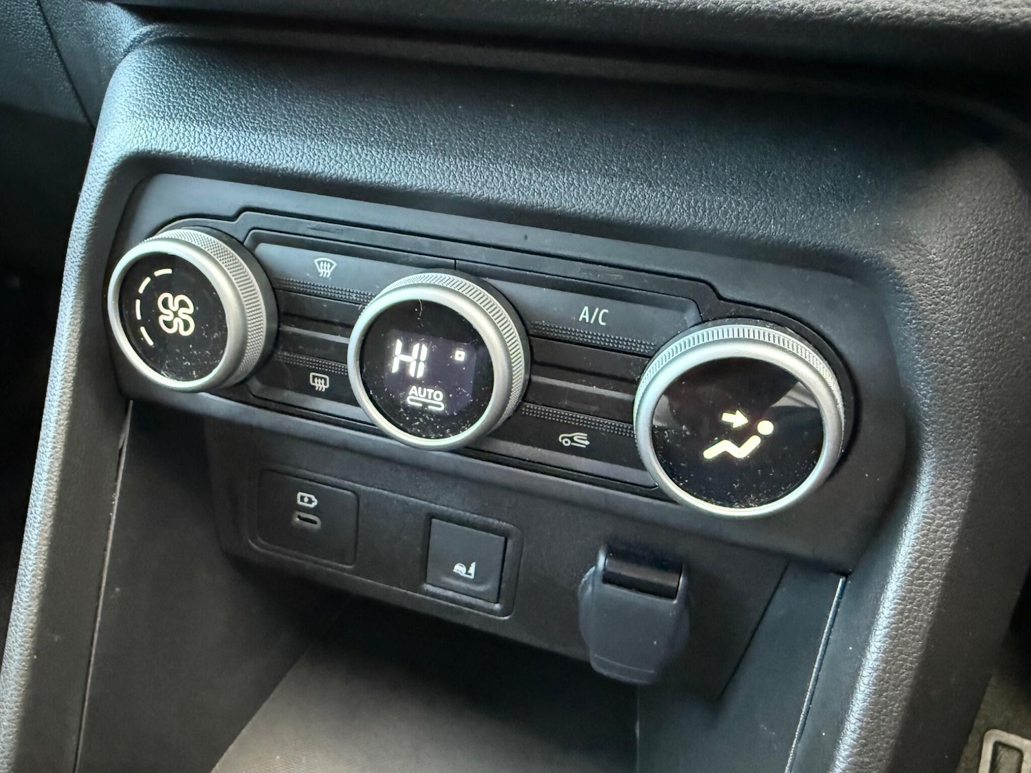 Used Dacia Jogger 2024 for sale - 76456852: Photo 36