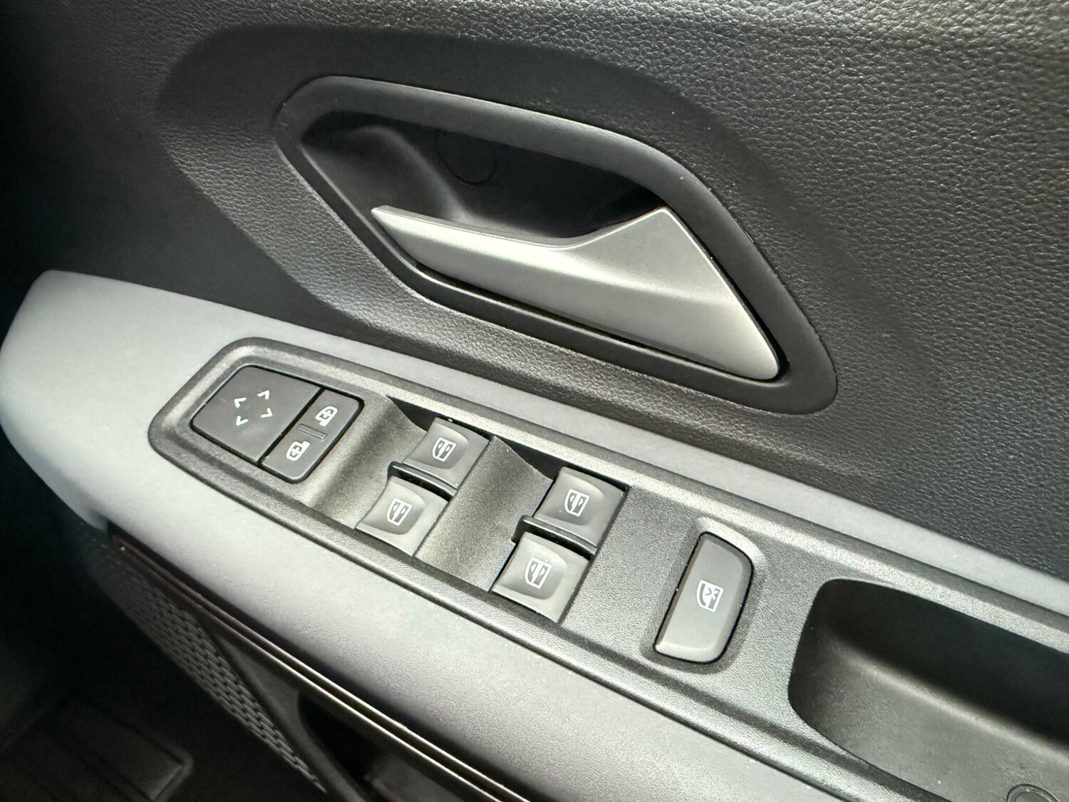 Used Dacia Jogger 2024 for sale - 76456852: Photo 43