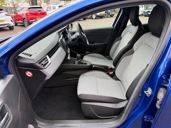 Used Renault Clio 2024 for sale - 78416294: Photo