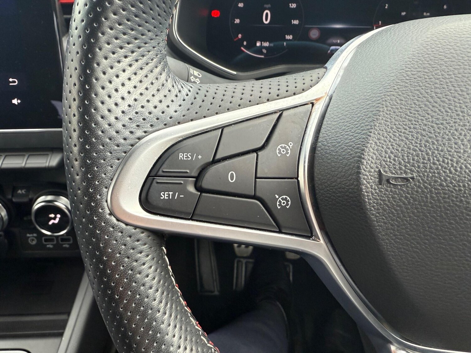 Used Renault Clio 2023 for sale - 76336634: Photo 35