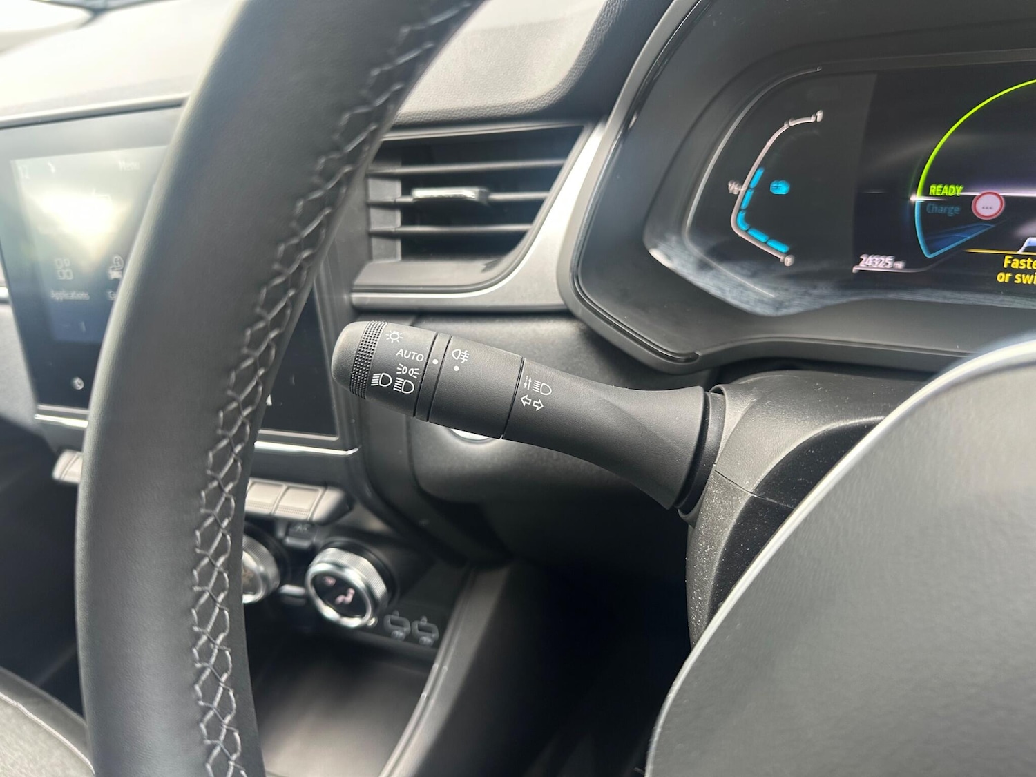 Used Renault Captur 2023 for sale - 78072742: Photo 15