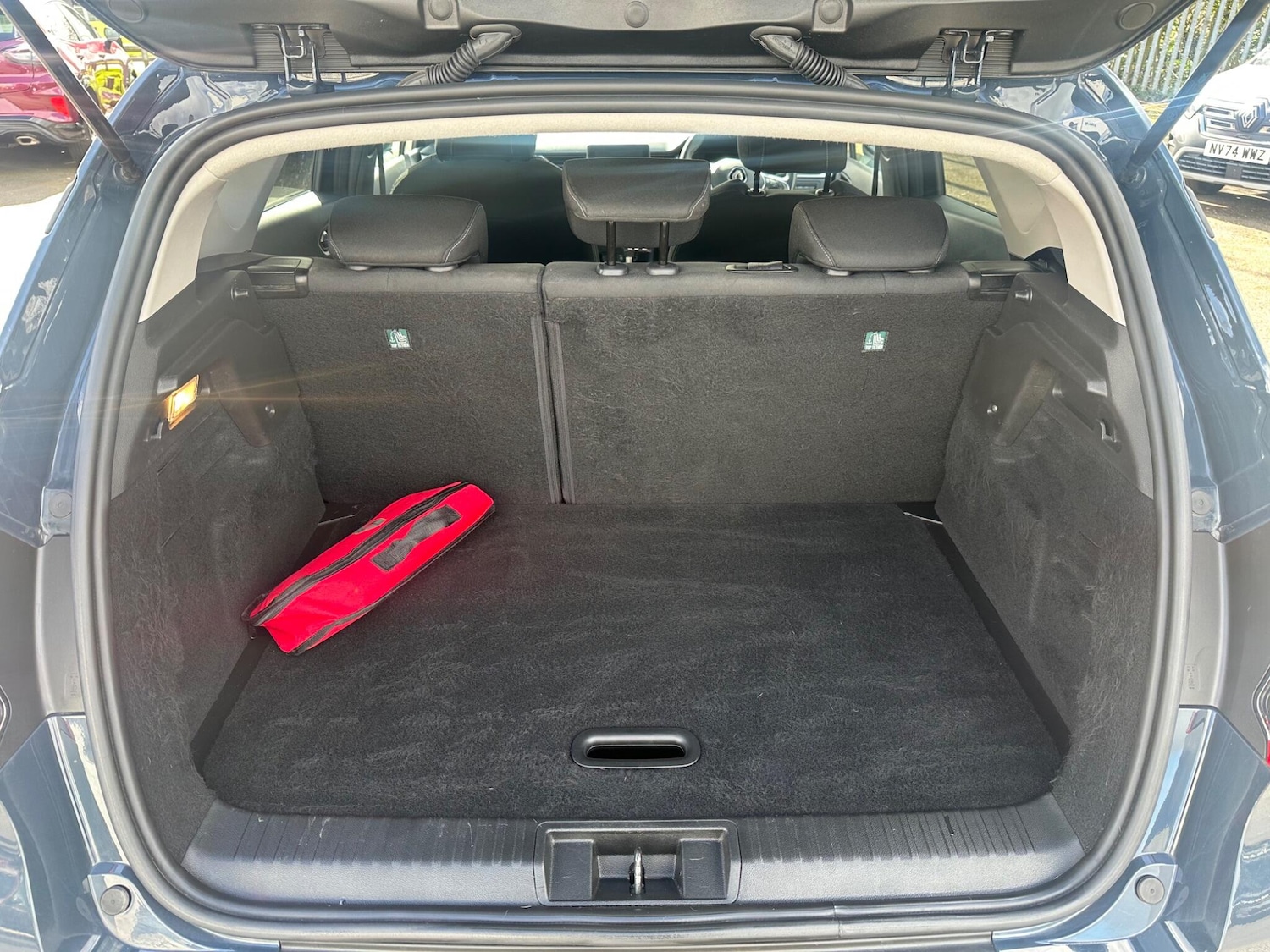 Used Renault Captur 2023 for sale - 78072742: Photo 2