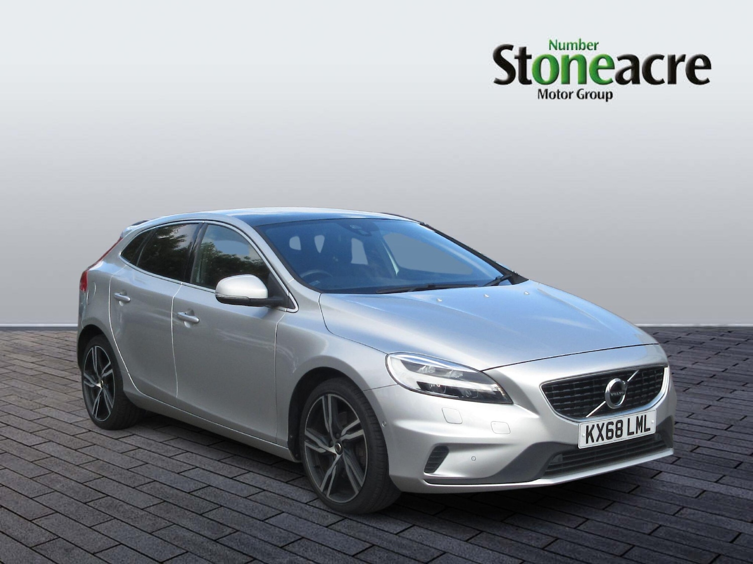 Used Volvo V40 2018 for sale - 76189399: Photo 1