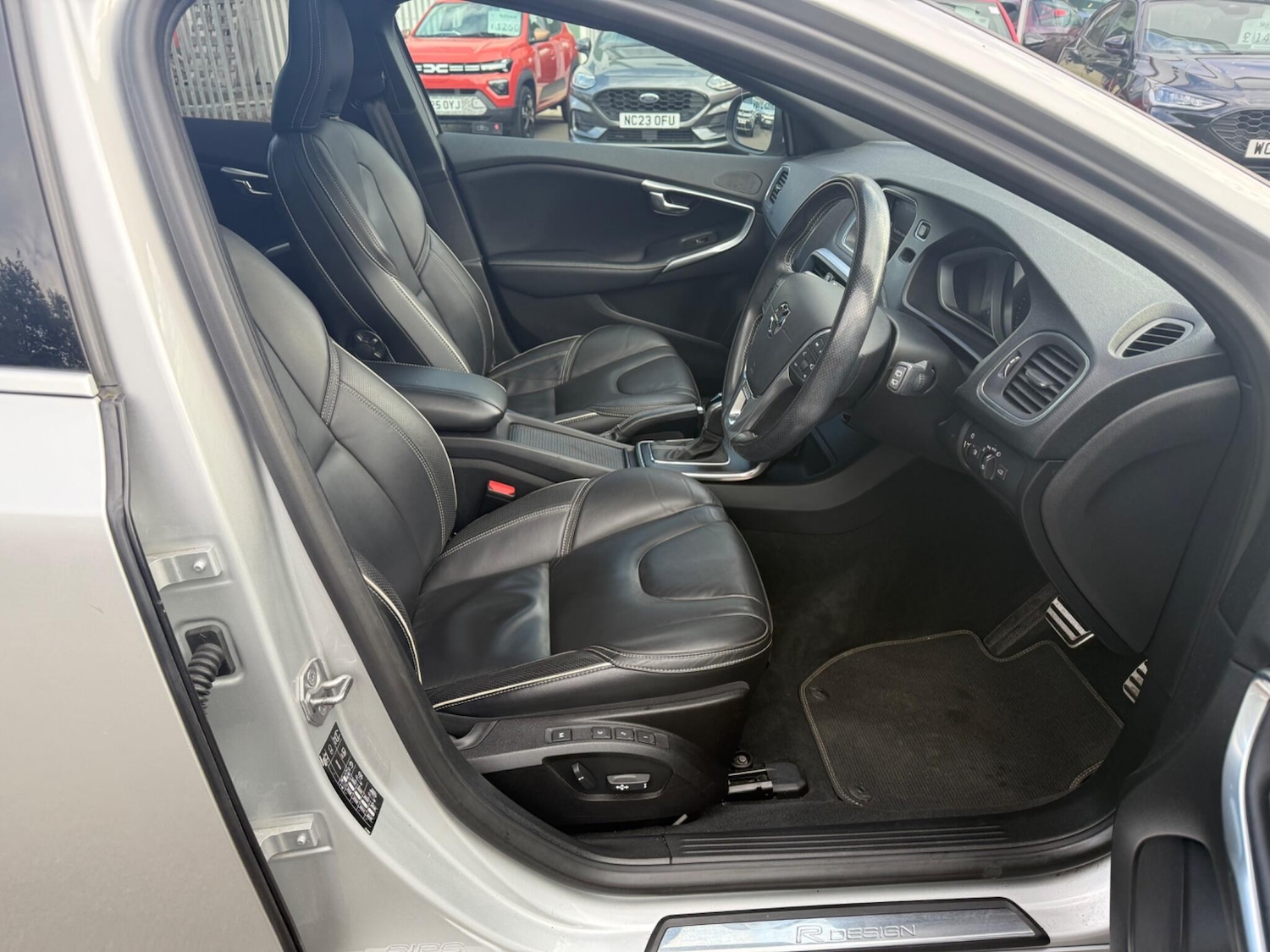 Used Volvo V40 2018 for sale - 76189399: Photo 11