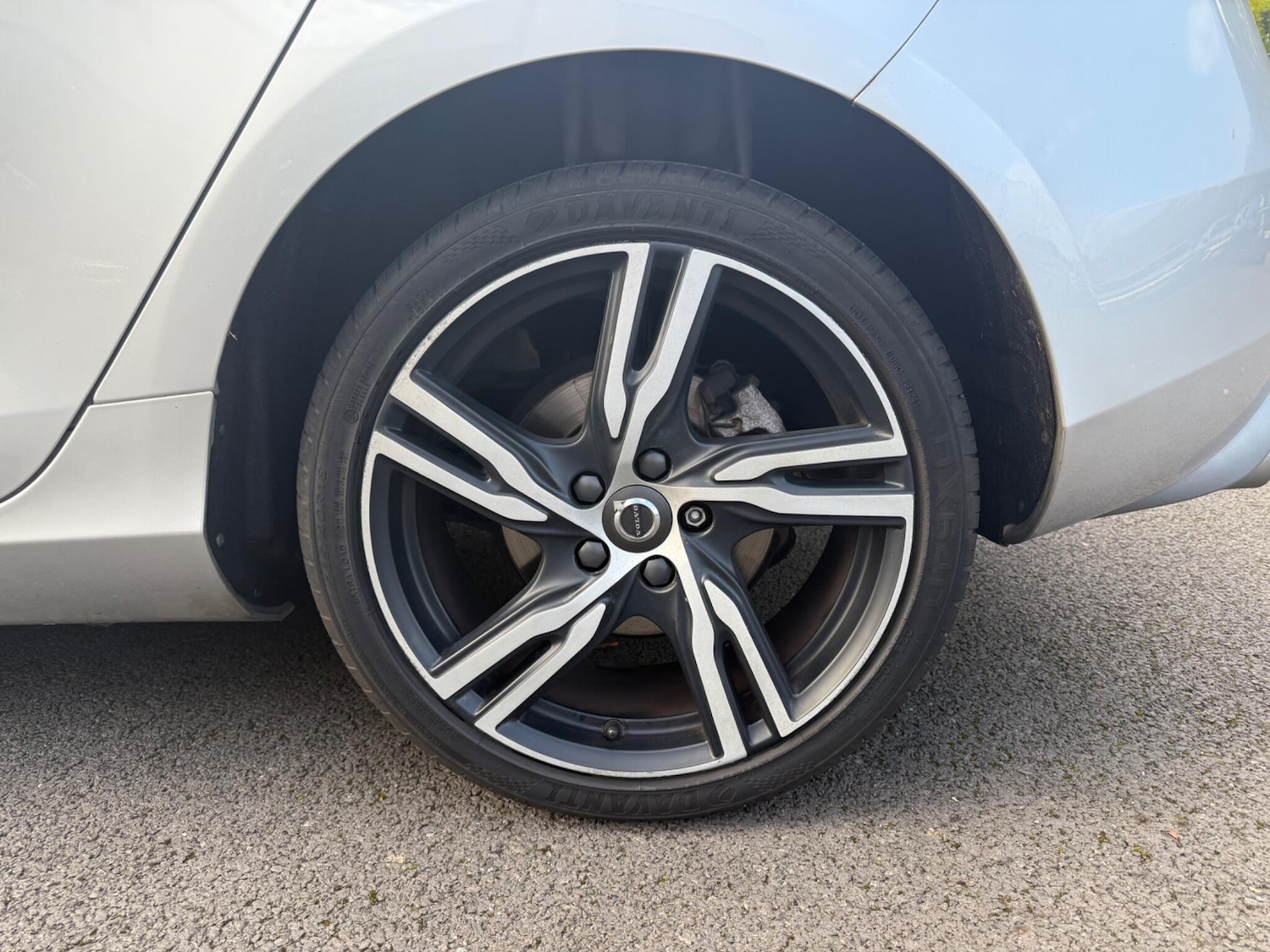 Used Volvo V40 2018 for sale - 76189399: Photo 14