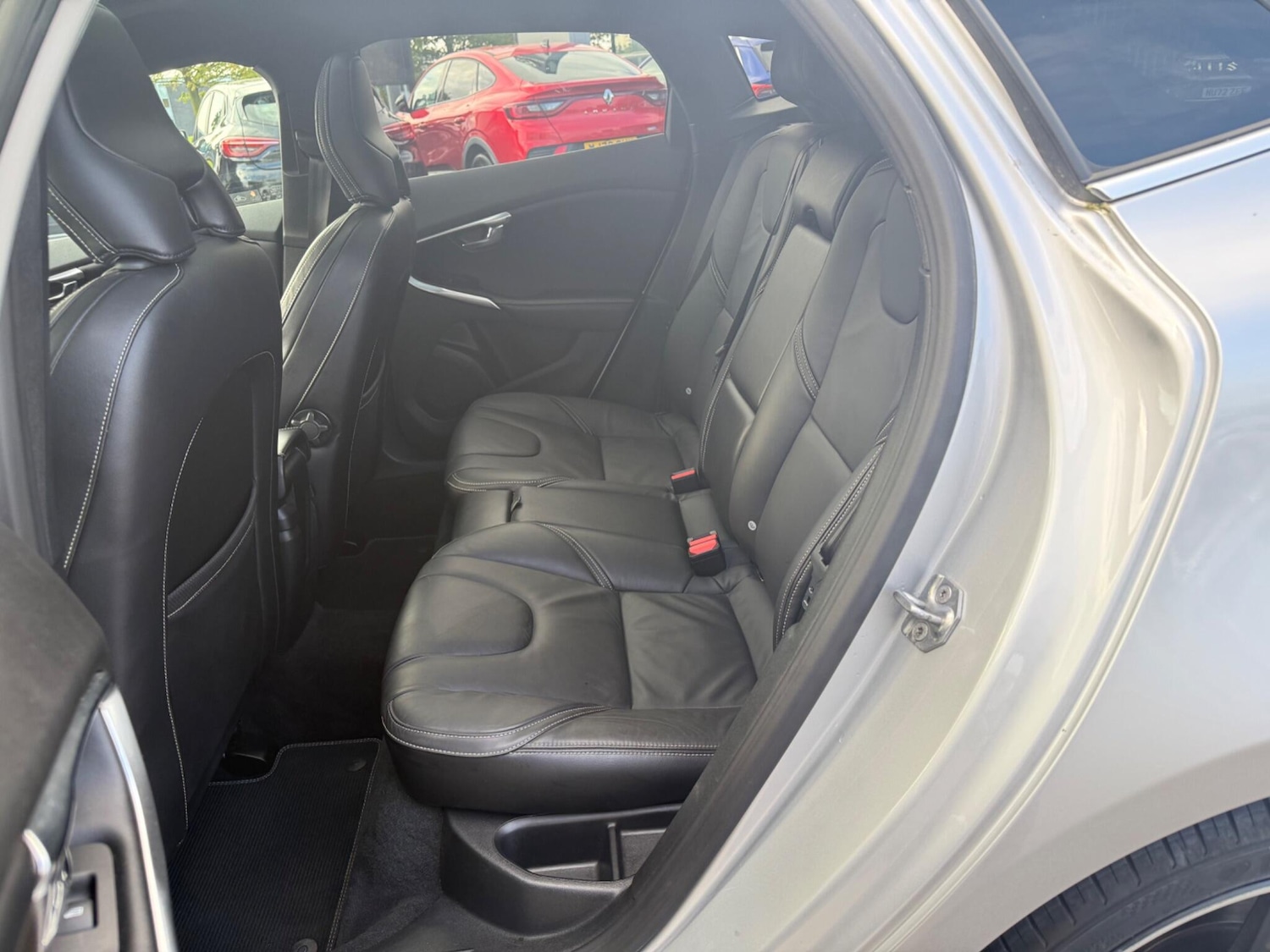 Used Volvo V40 2018 for sale - 76189399: Photo 15