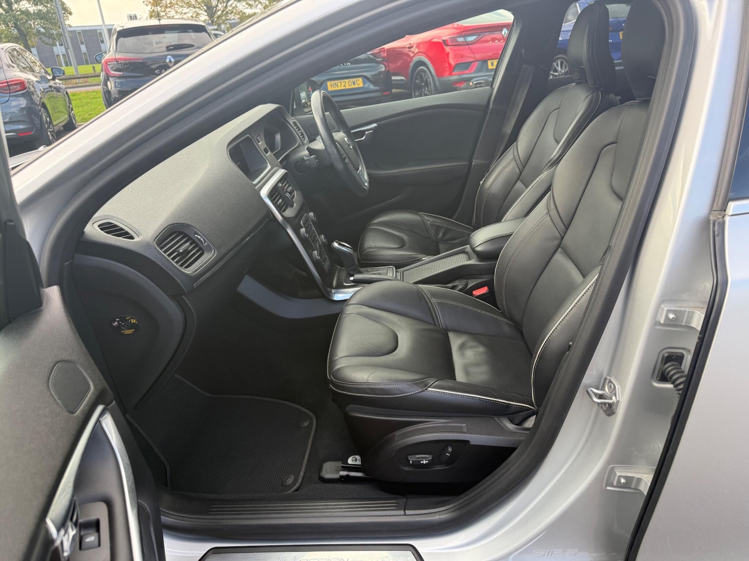 Used Volvo V40 2018 for sale - 76189399: Photo 17