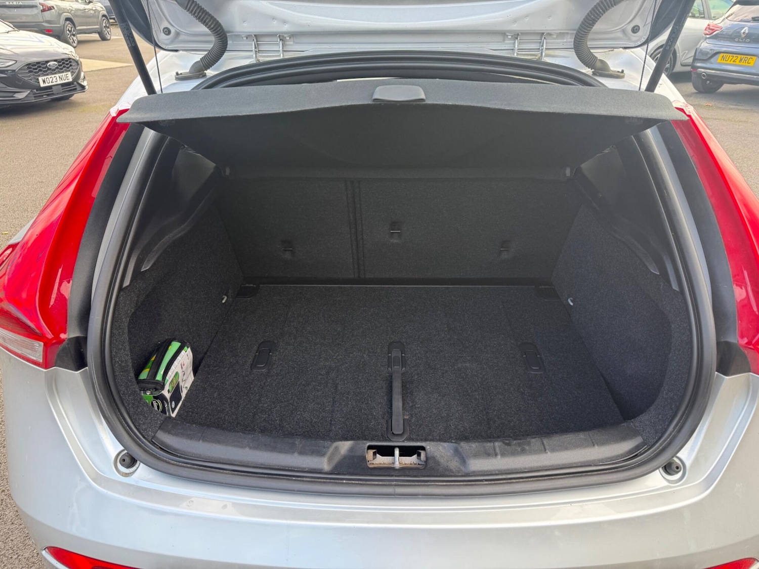 Used Volvo V40 2018 for sale - 76189399: Photo 18