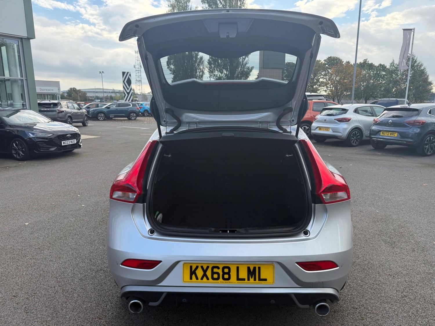 Used Volvo V40 2018 for sale - 76189399: Photo 19