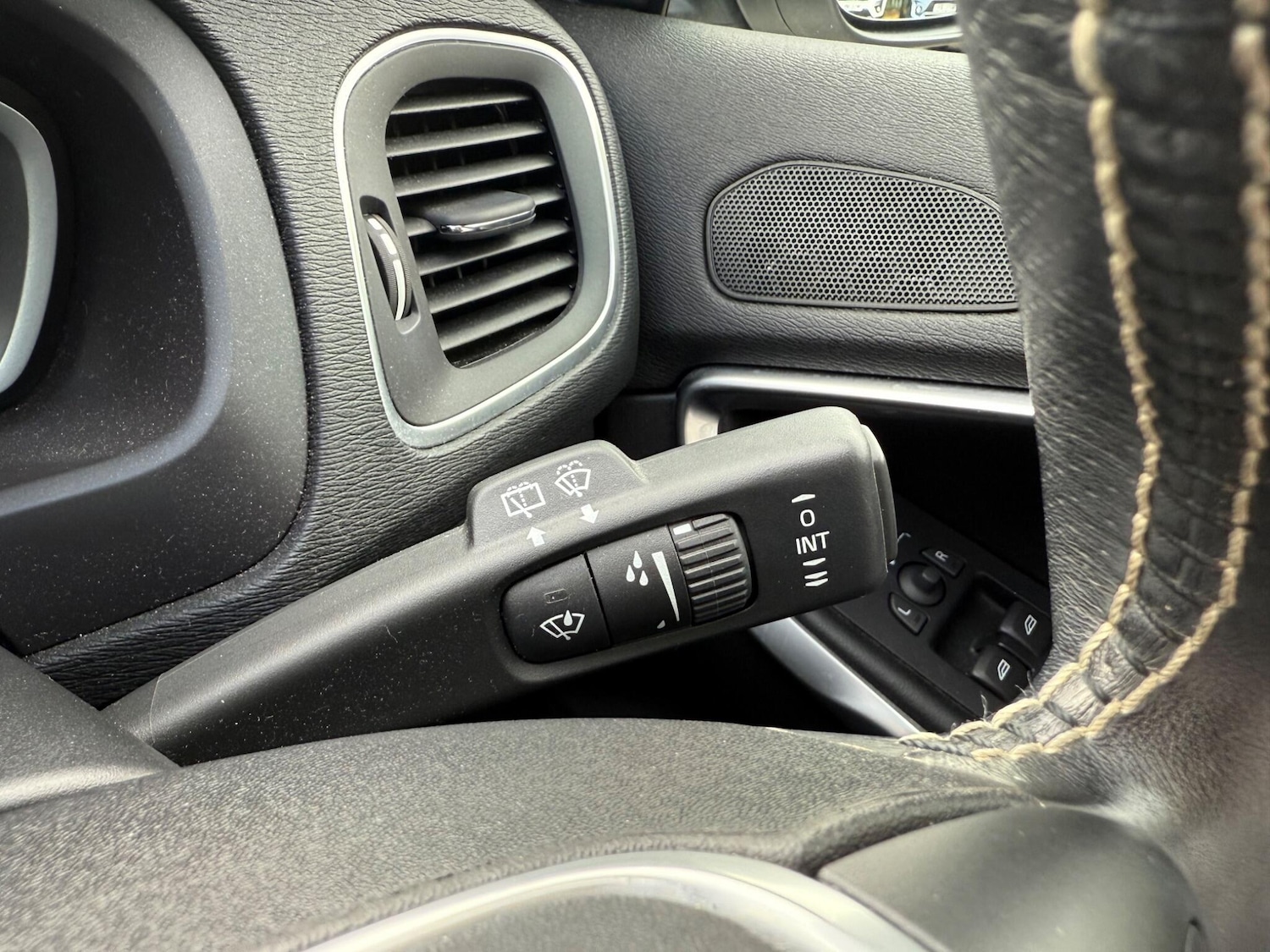 Used Volvo V40 2018 for sale - 76189399: Photo 33