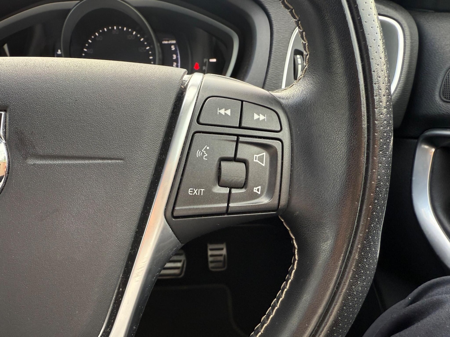 Used Volvo V40 2018 for sale - 76189399: Photo 35