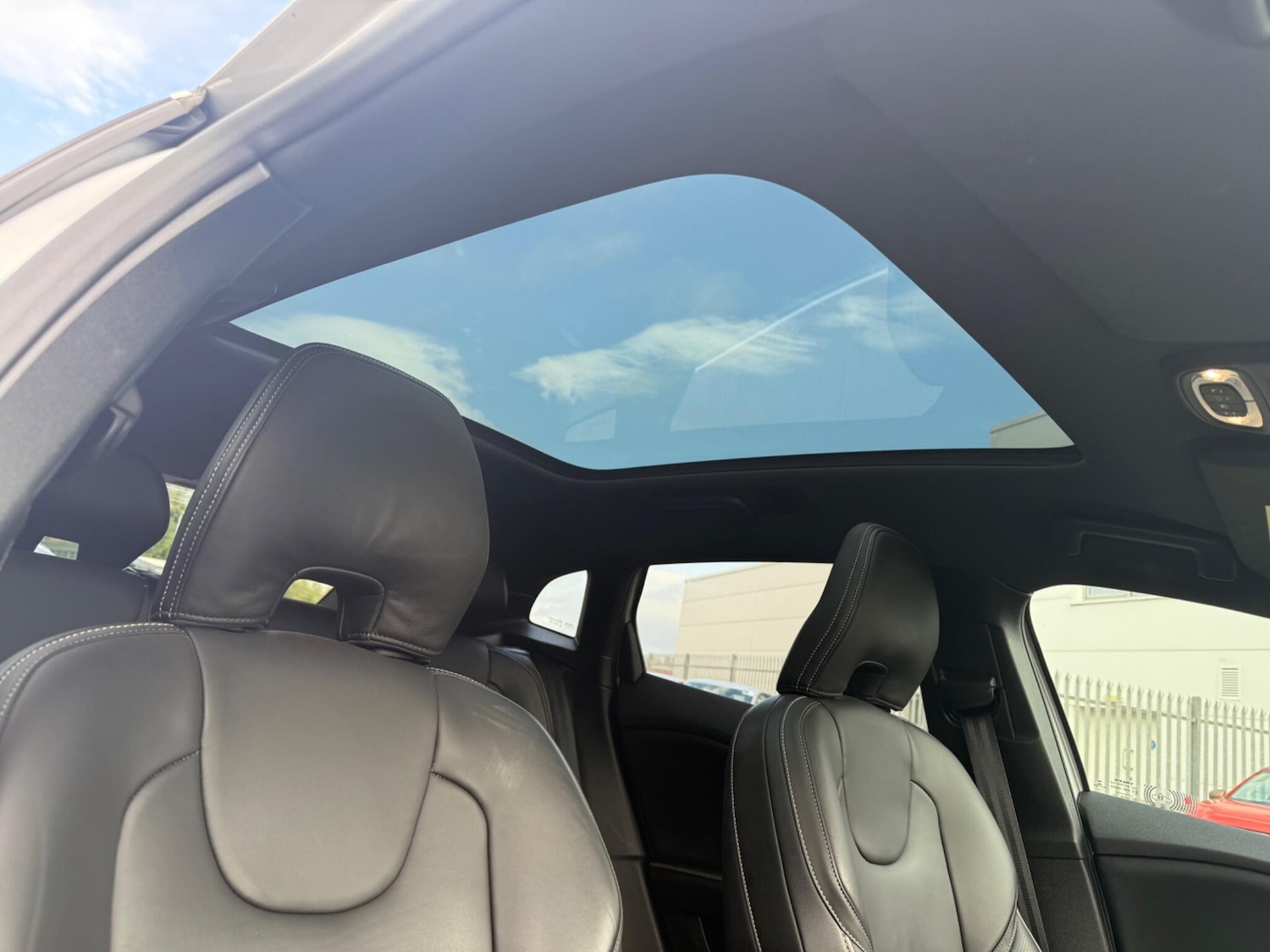 Used Volvo V40 2018 for sale - 76189399: Photo 36