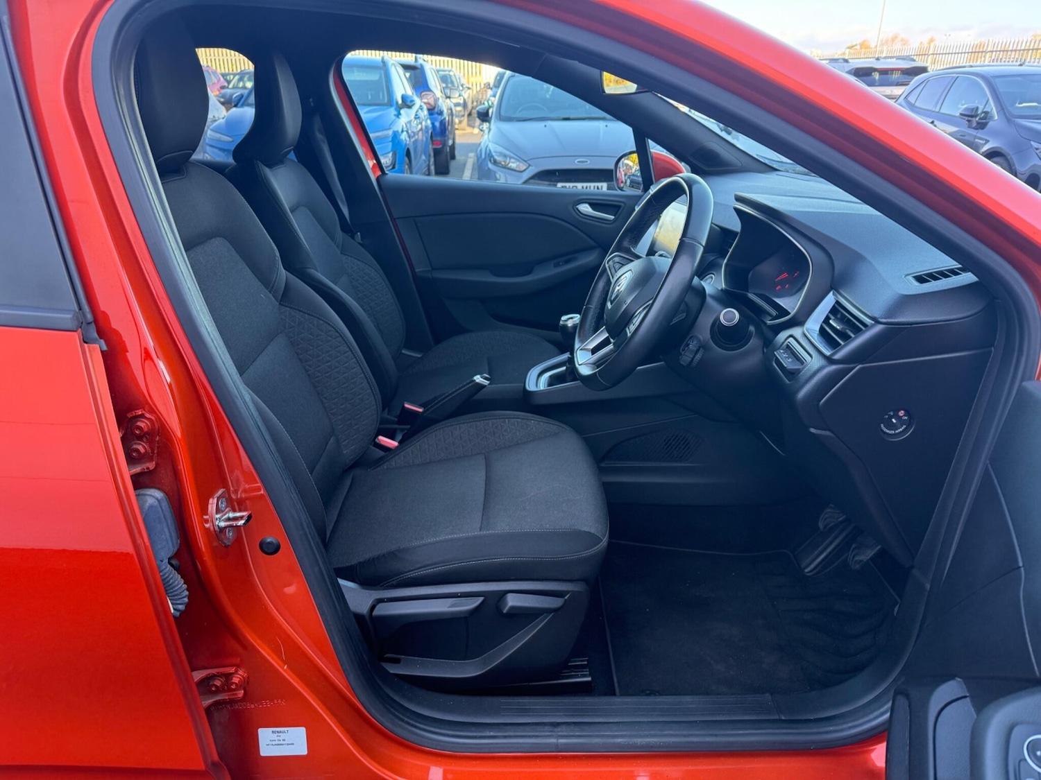 Used Renault Clio 2020 for sale - 76927057: Photo 17