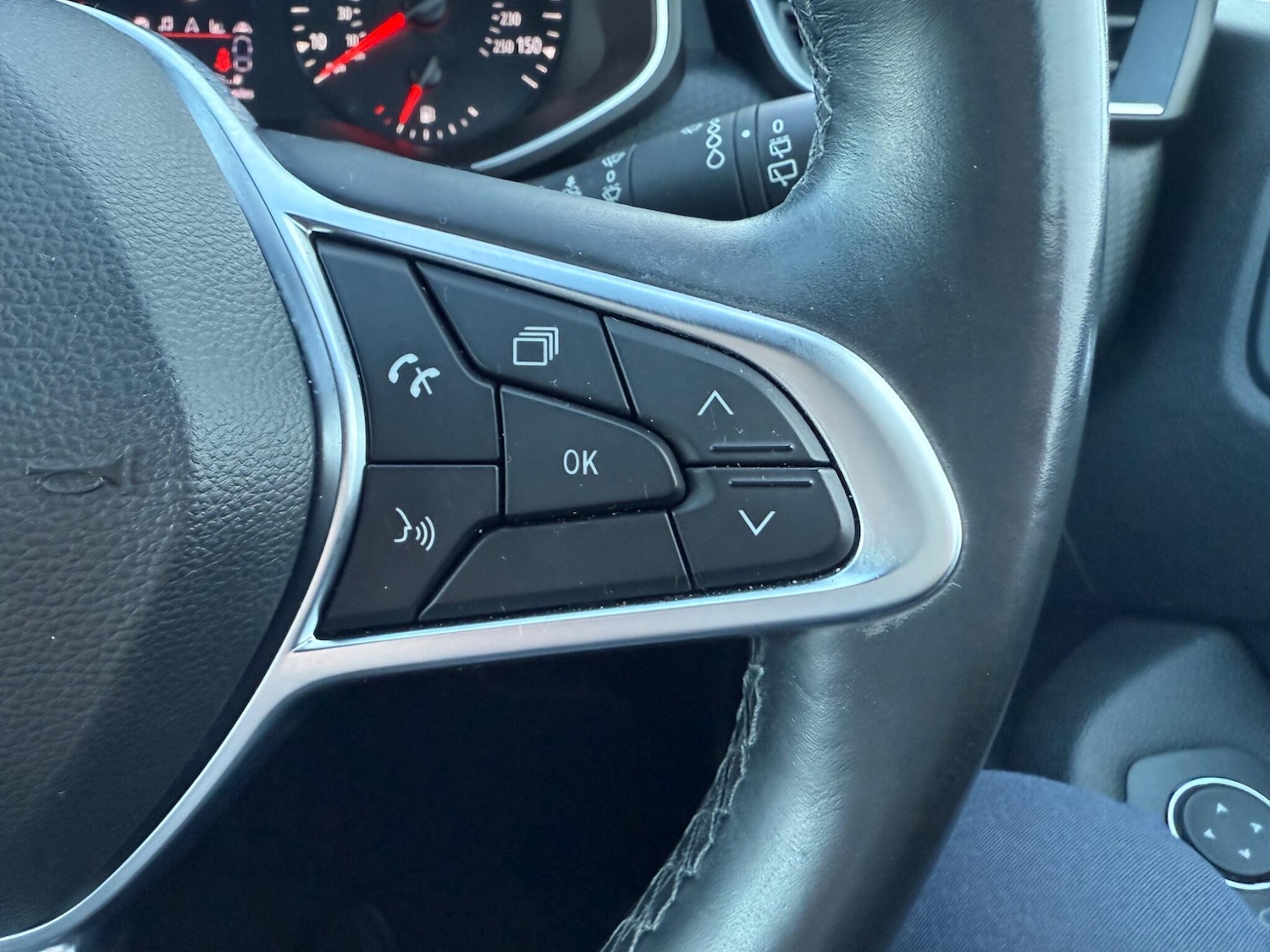 Used Renault Clio 2020 for sale - 76927057: Photo 36