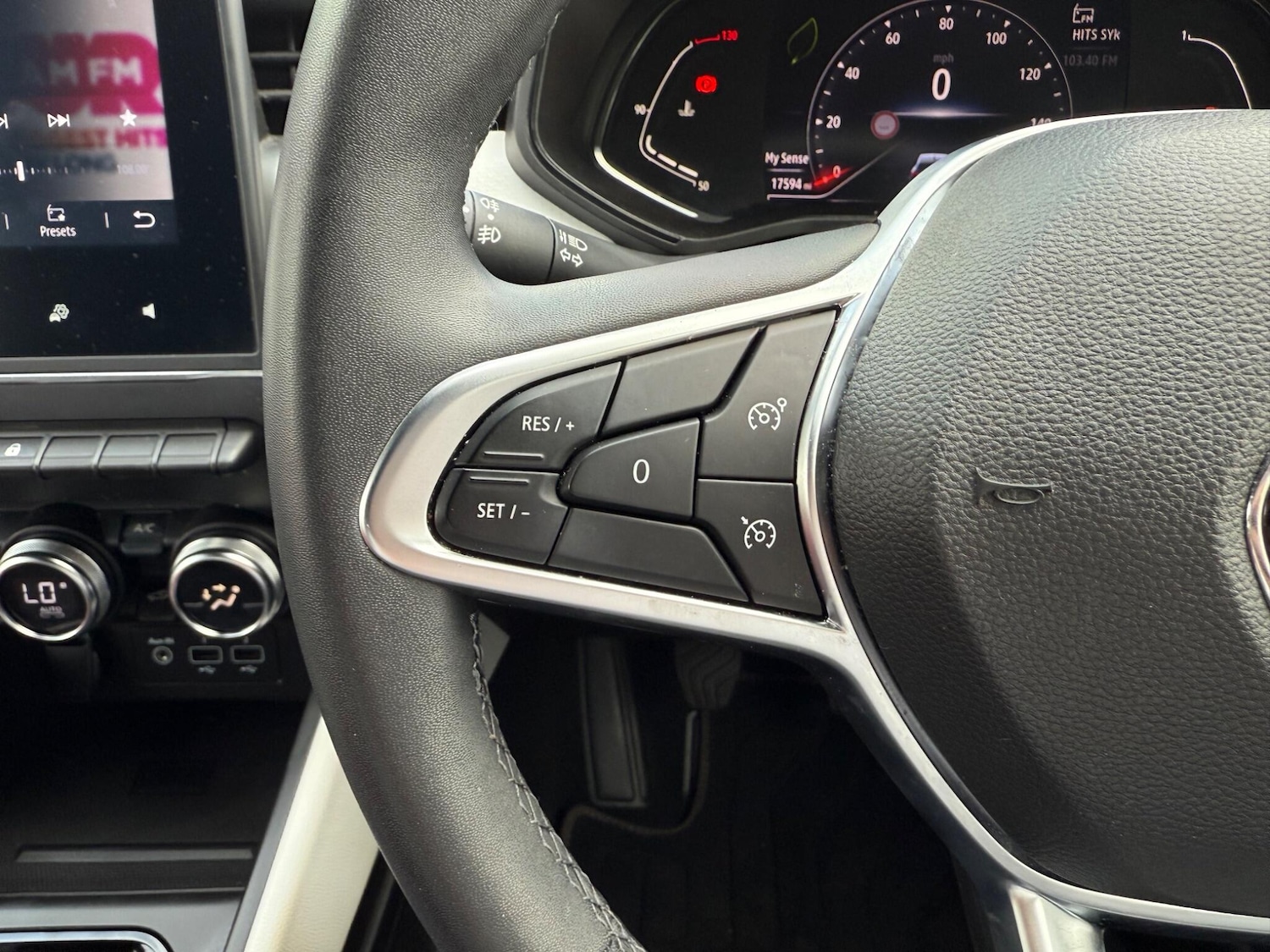 Used Renault Clio 2022 for sale - 76484485: Photo 31