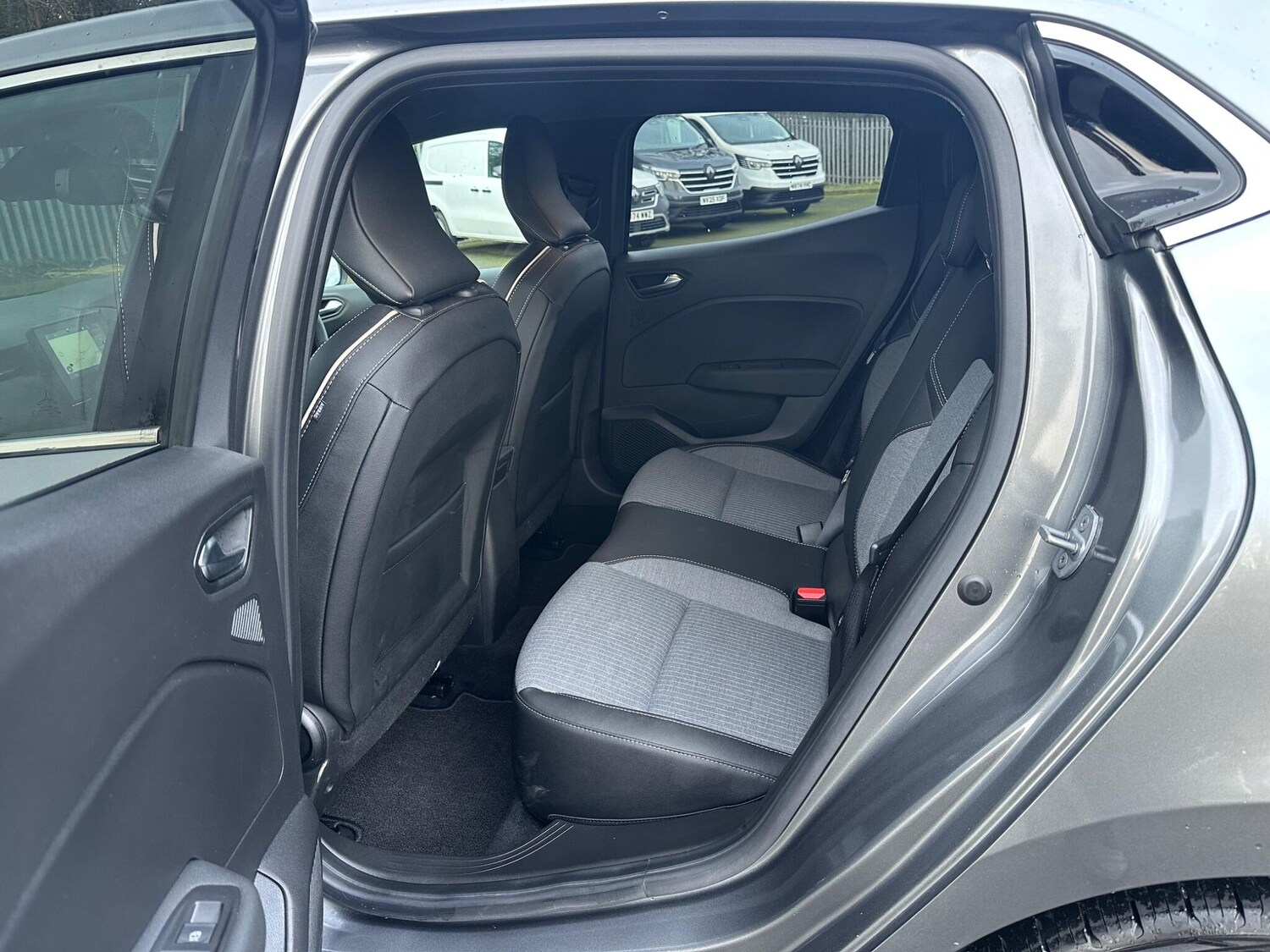 Used Renault Clio for sale - 77496334: Photo 12