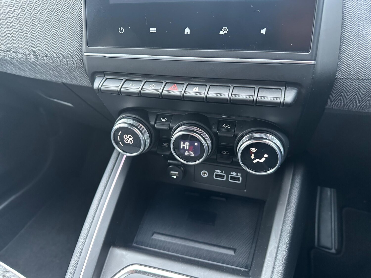 Used Renault Clio for sale - 77496334: Photo 18