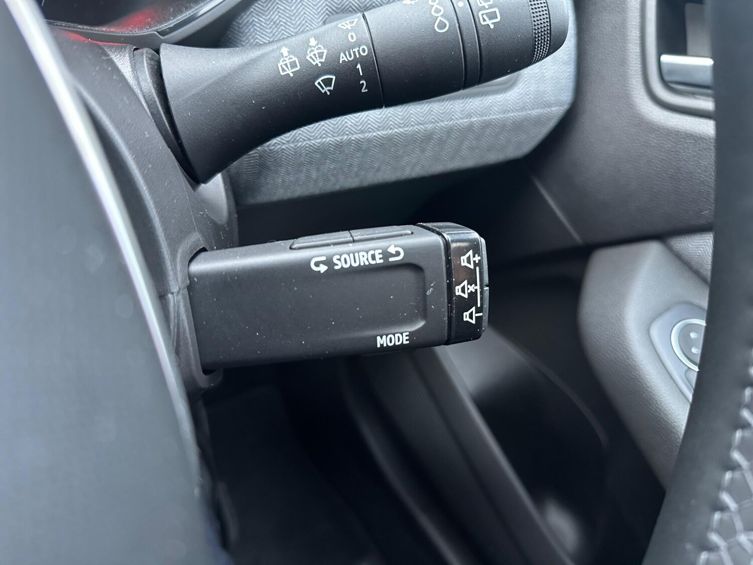 Used Renault Clio for sale - 77496334: Photo 24